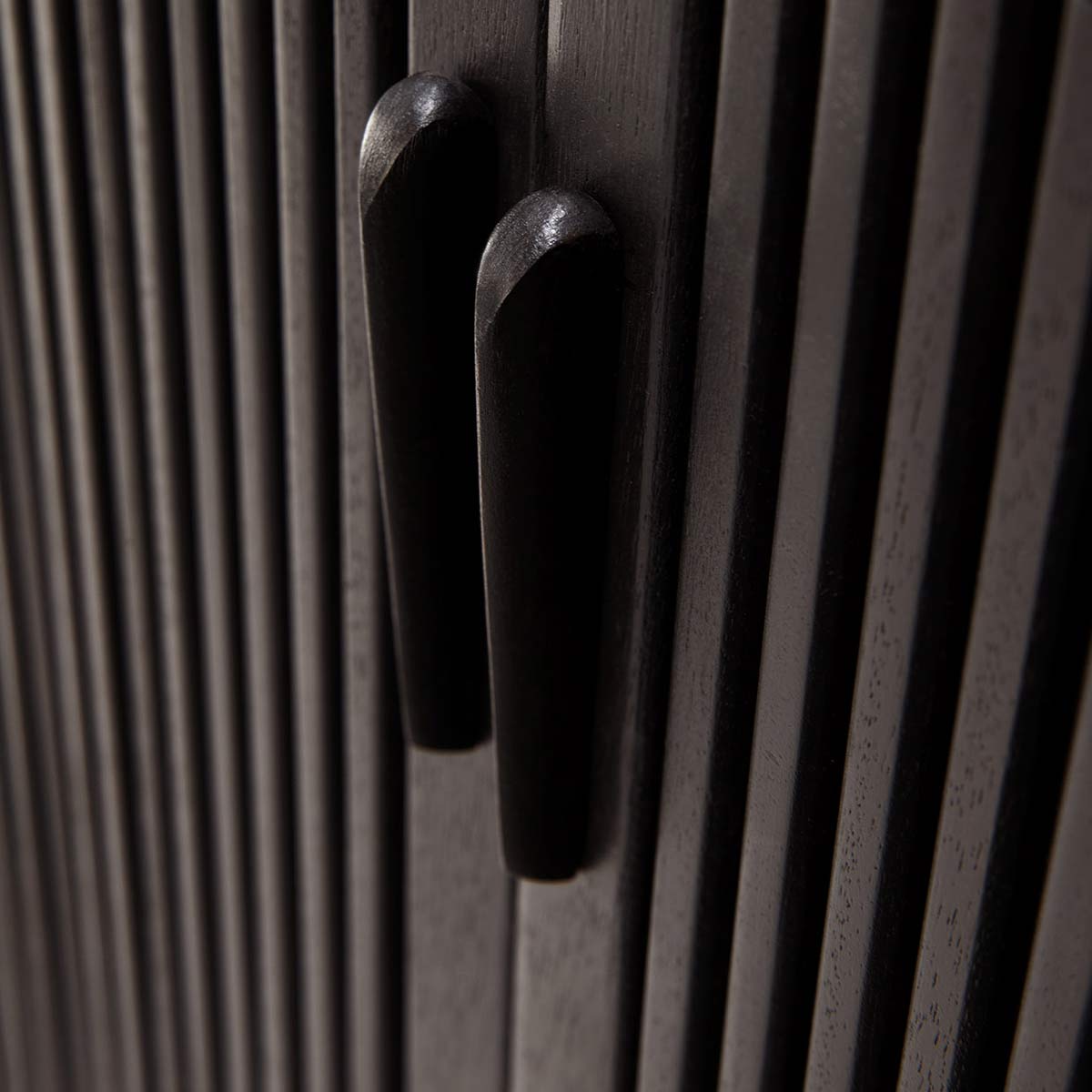 ethnicraft roller max anrichte close up tuern verarbeitung lifestyle 85521