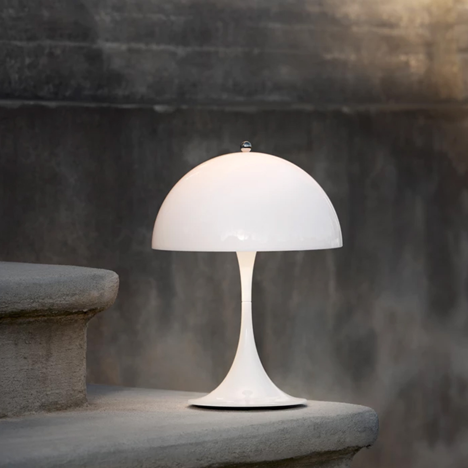 Louis Poulsen - Panthella 250 Tischleuchte opal beige