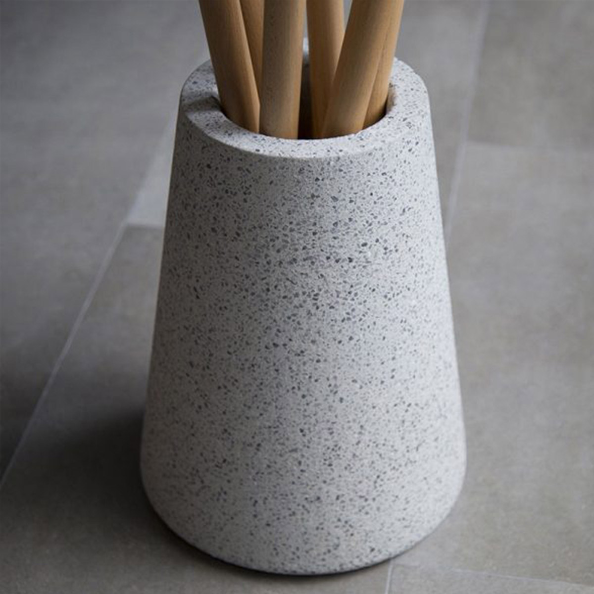 spaghetti garderobe sockel terrazzo pfiffany copenhagen 49628