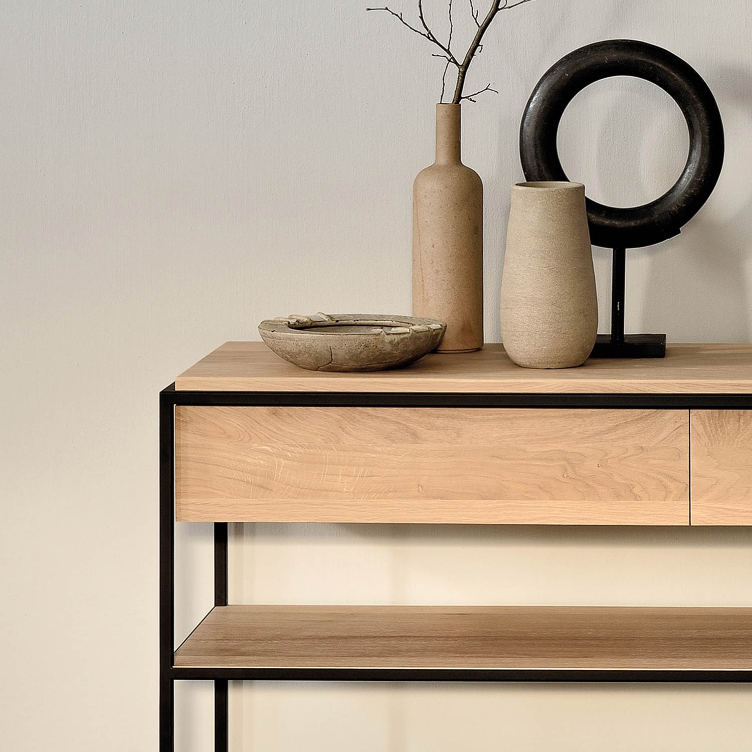 ethnicraft monolit konsole ambiente flur close up 83960