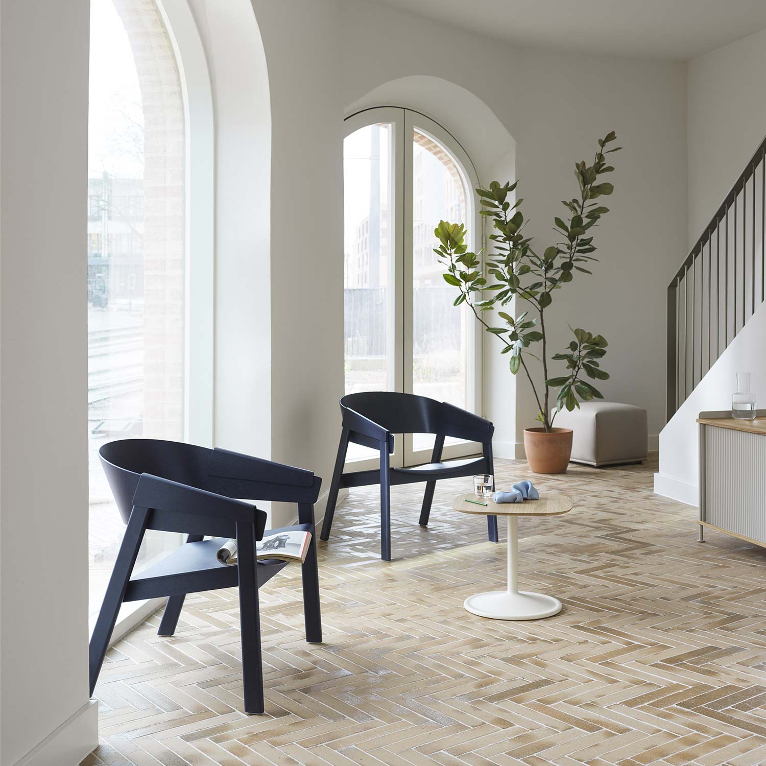 muuto cover lounge stuhl midnight blue 83164