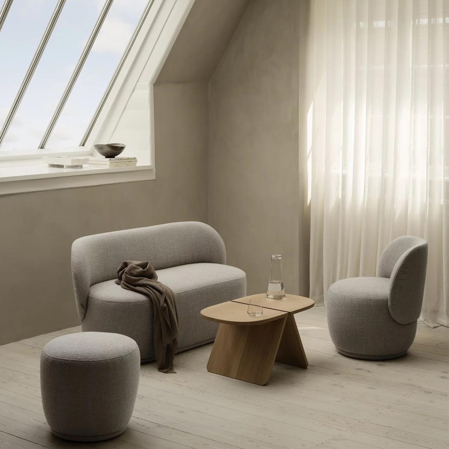 blomus KOUN Zweisitzer mit Hocker und Stuhl 102624