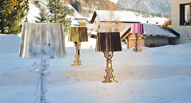 Kartell Bourgie verschiedene Farben draußen im Schnee