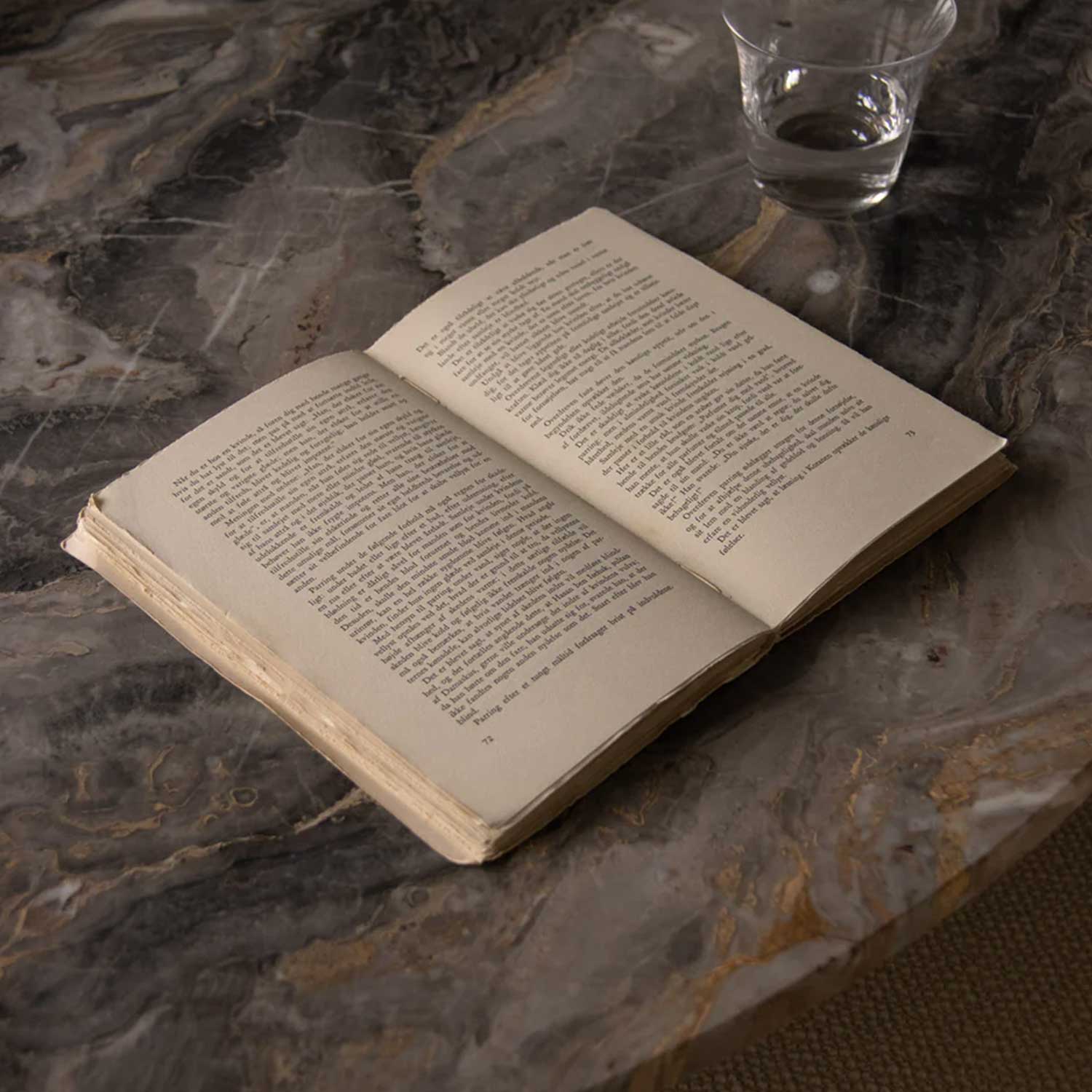 Audo - Androgyne Ø120 cm Natural Oak/Grey Galaxy Marble