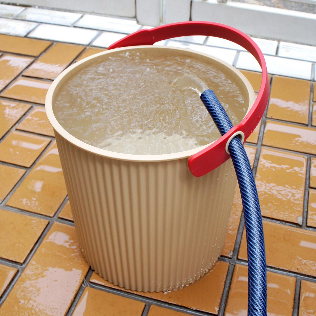 Hachiman- Omnioutil Eimer mit Deckel 20 l flamingo