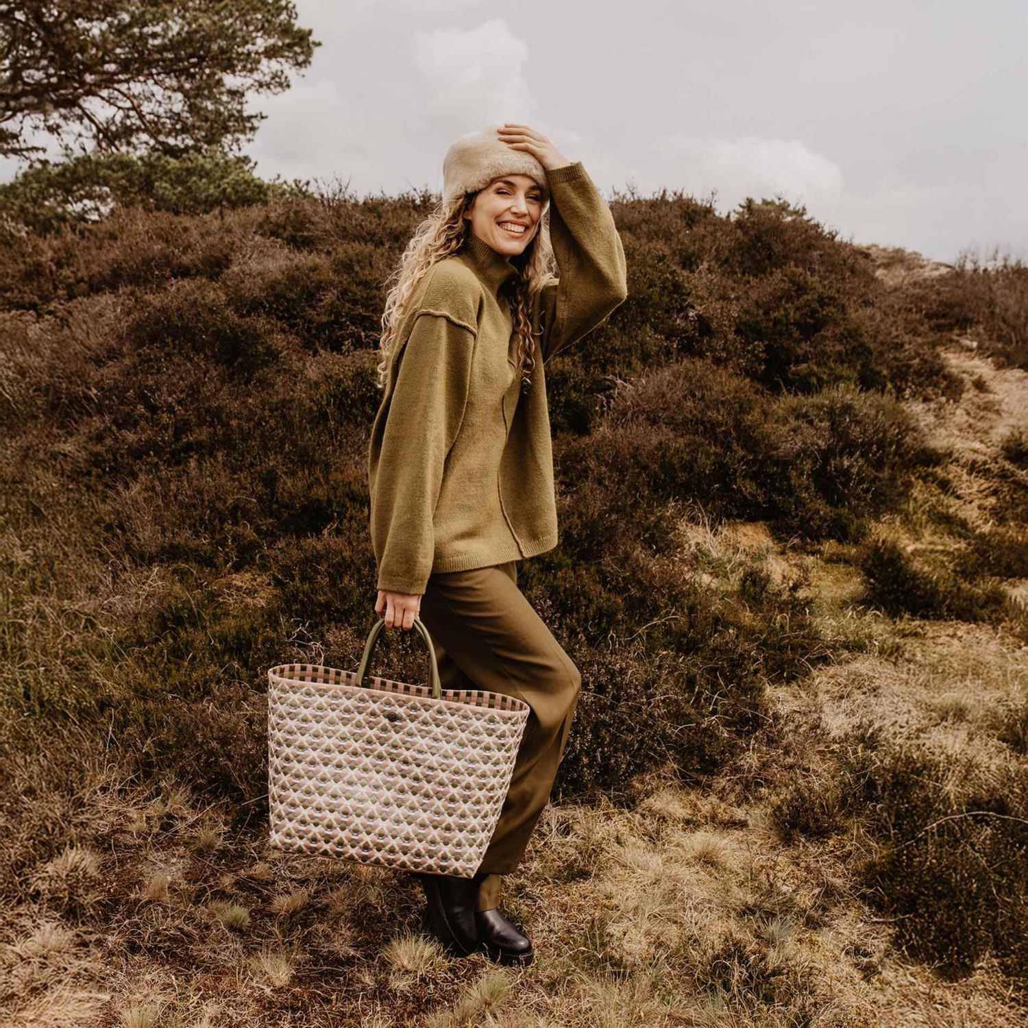 Handed By - Gem Shopper olive