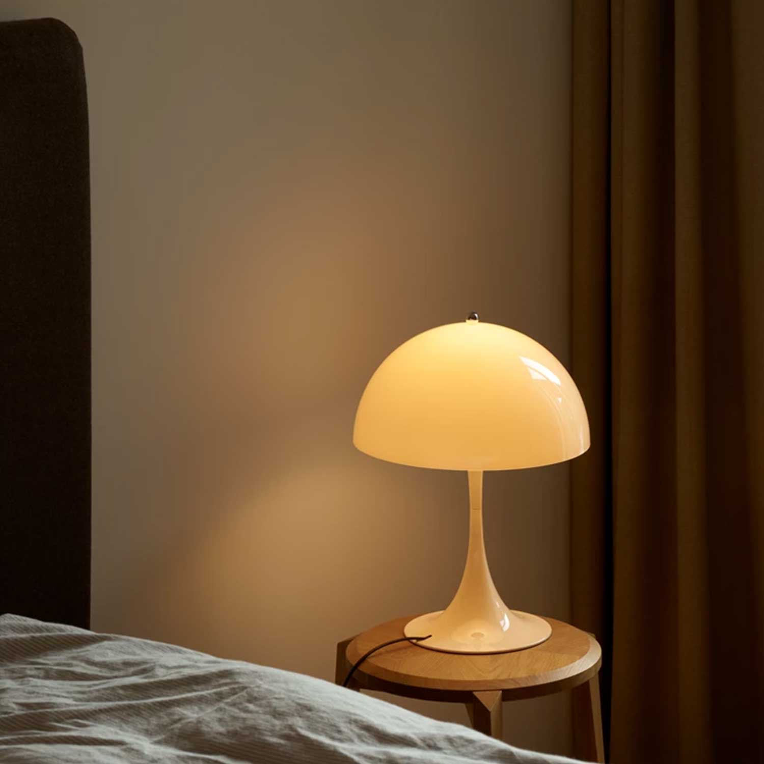 Louis Poulsen - Panthella 320 Tischleuchte opal weiß