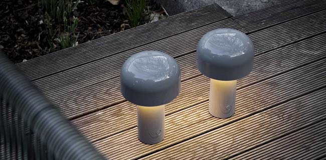 Flos Bellhop zwei mal in grau draussen