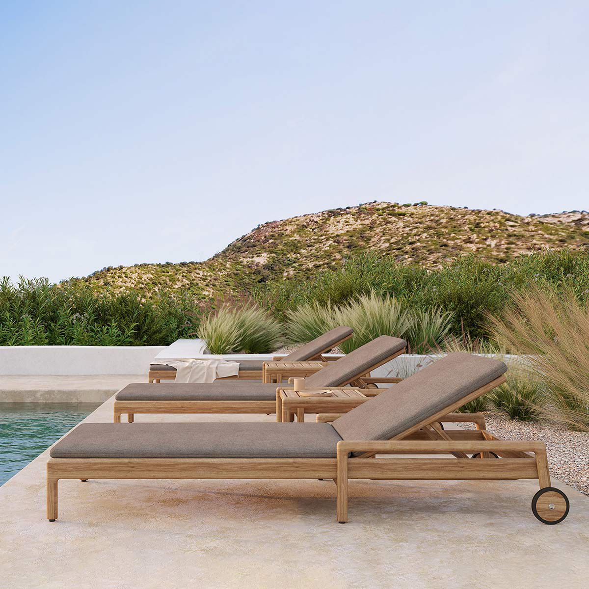 Ethnicraft Jack Sonnenliege plus Posterung Bundle am Pool 103299