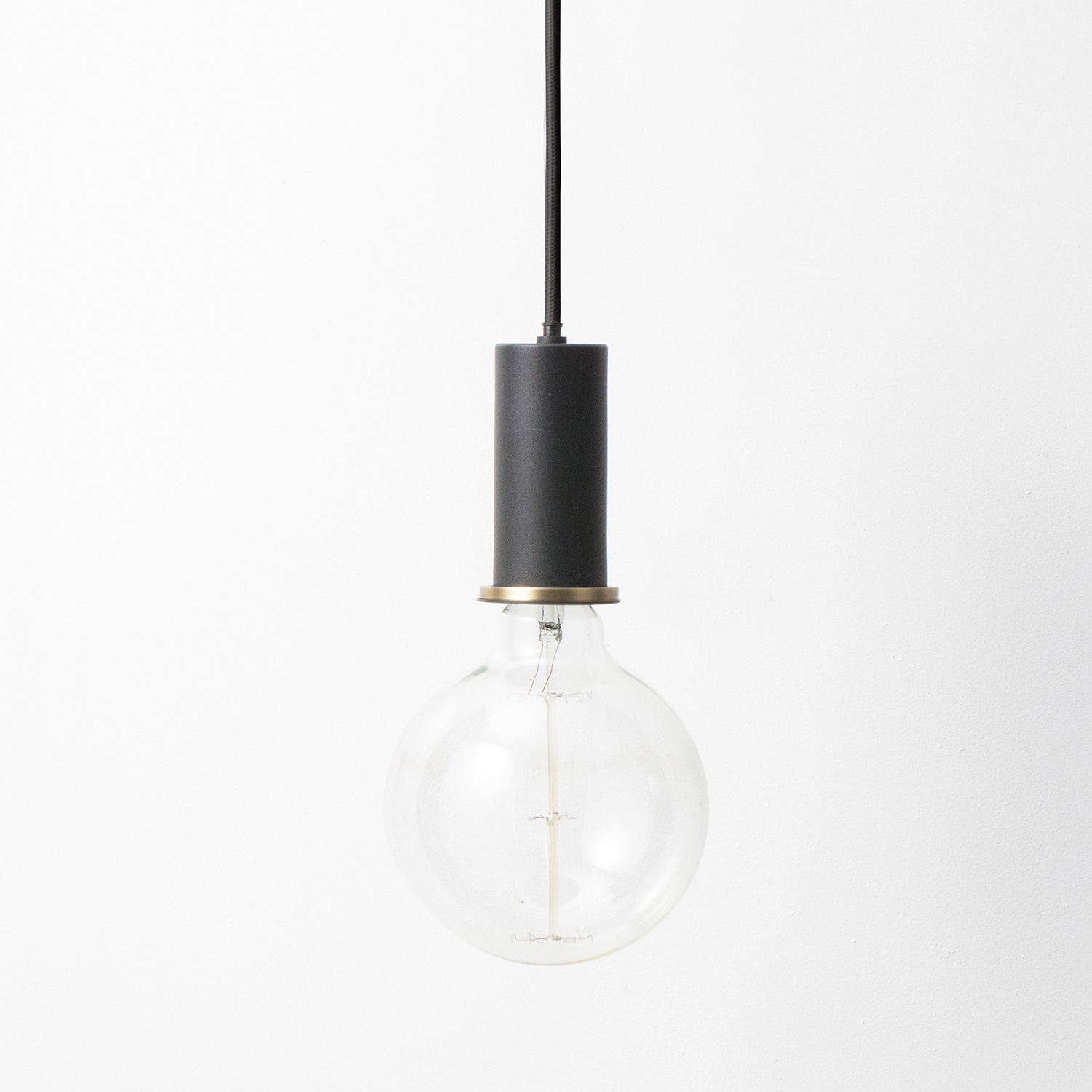 ferm living collect socket schwarz low mit leuchtmittel 61621
