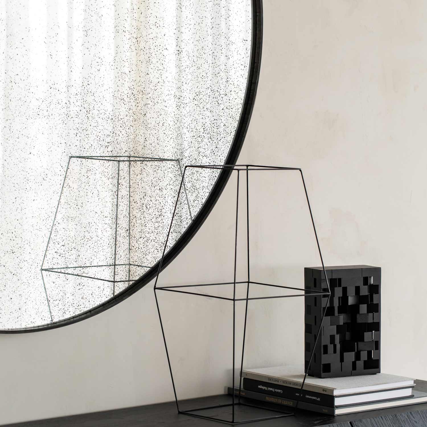 ethnicraft aged spiegel rund clear close up ambiente 84605