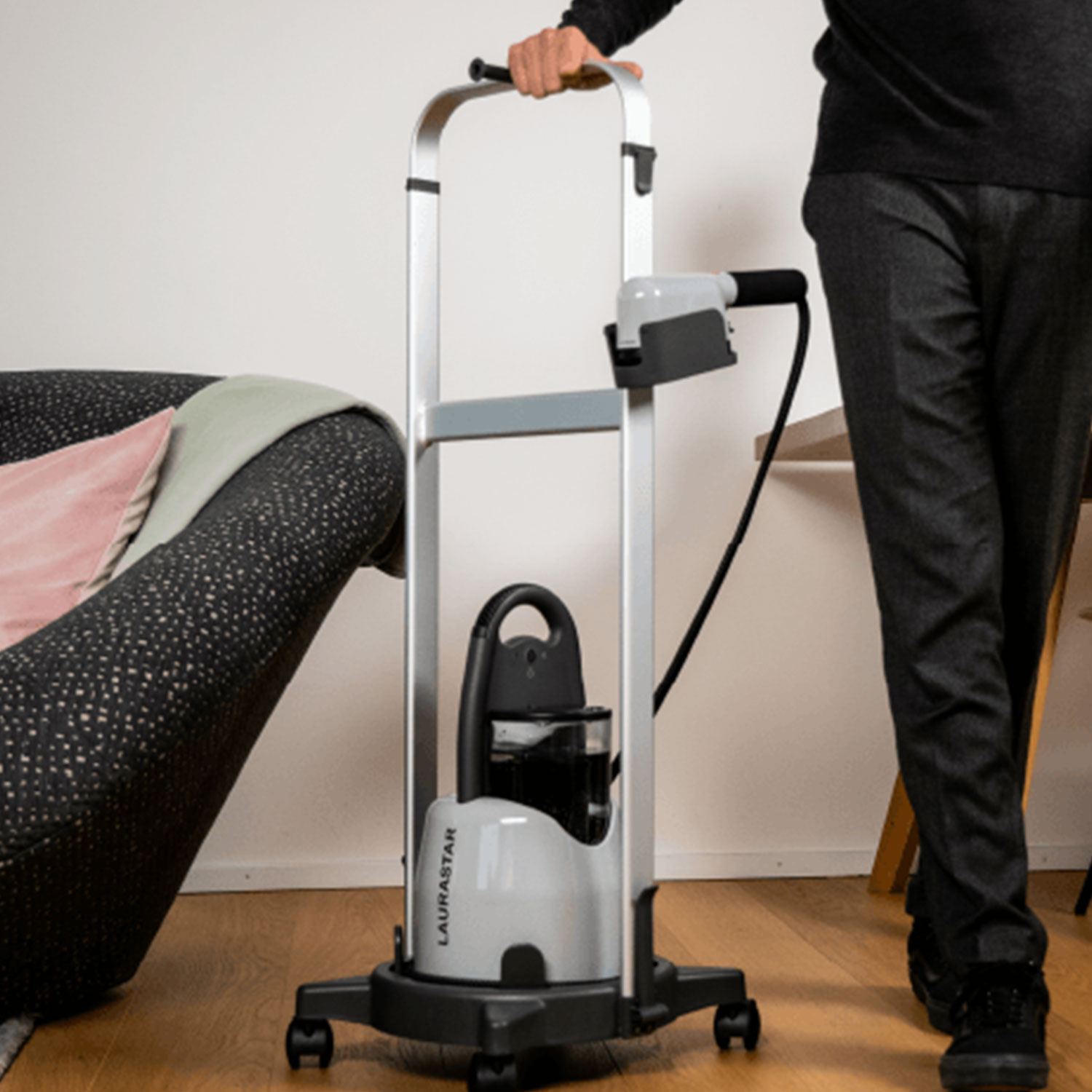 Laurastar Izzi Steamer Cart Bundle im Transportwagen 104682