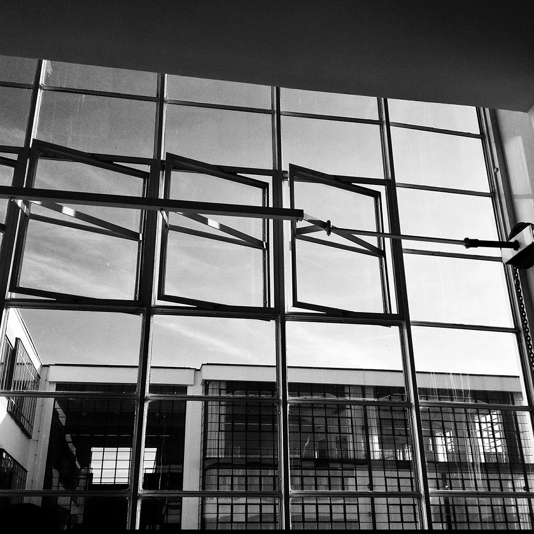 walter gropius uhr bauhaus window 70003