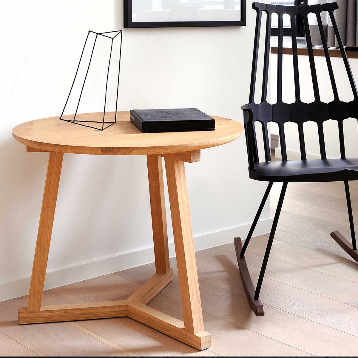 50508 eiche ethnicraft tripod beistelltisch lifestyle  86856