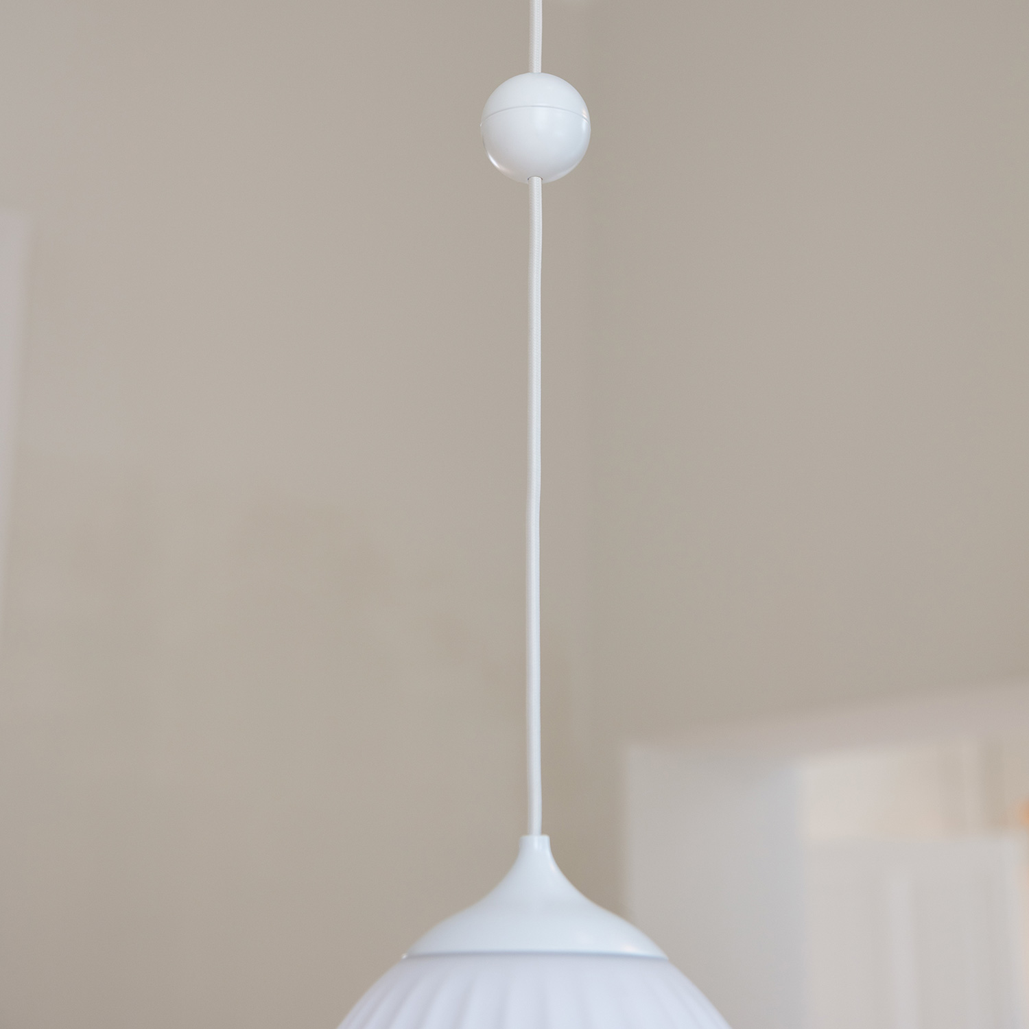 UMAGE cord connector weiss mit leuchte 102917