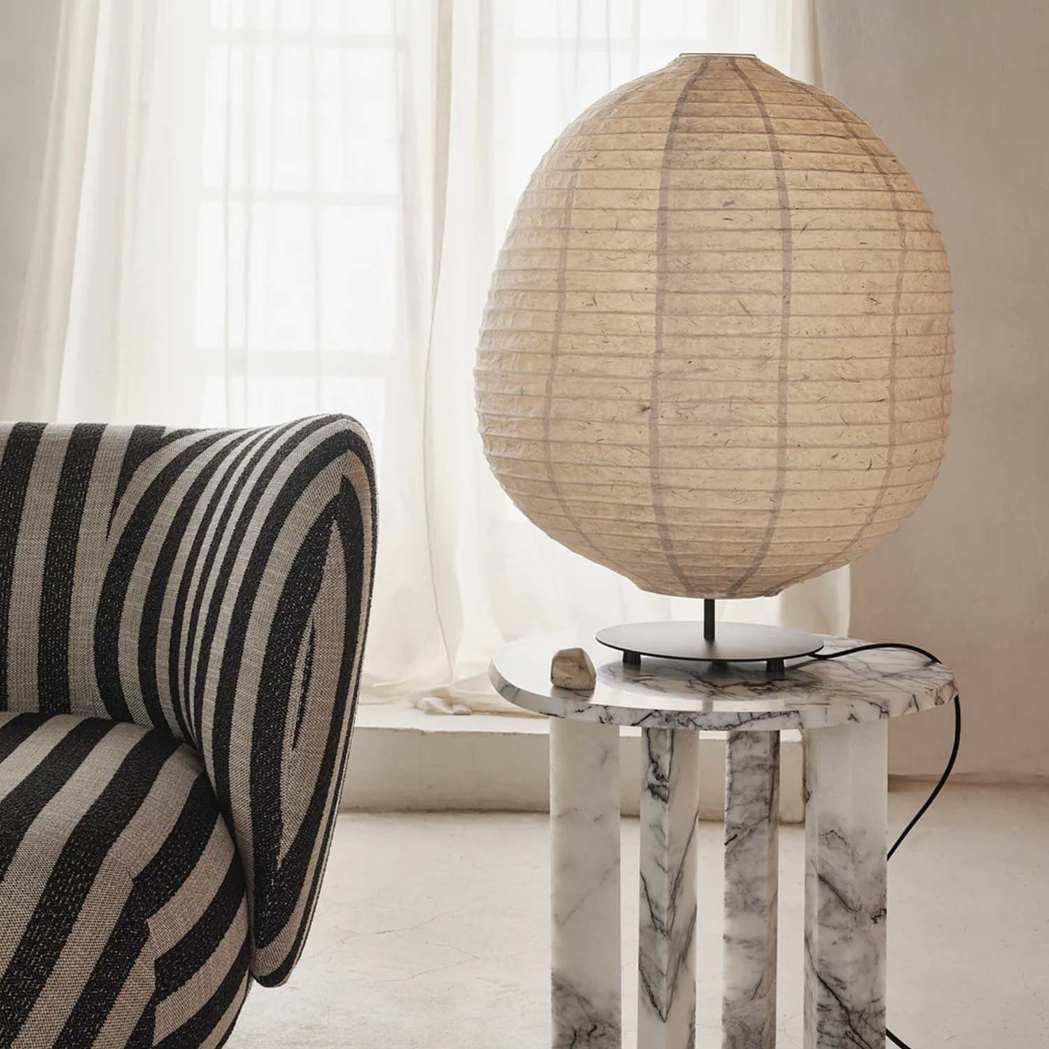 ferm LIVING Kurbis Stehleuchte Floor Lamp Low Niedrig auf Tisch 104512