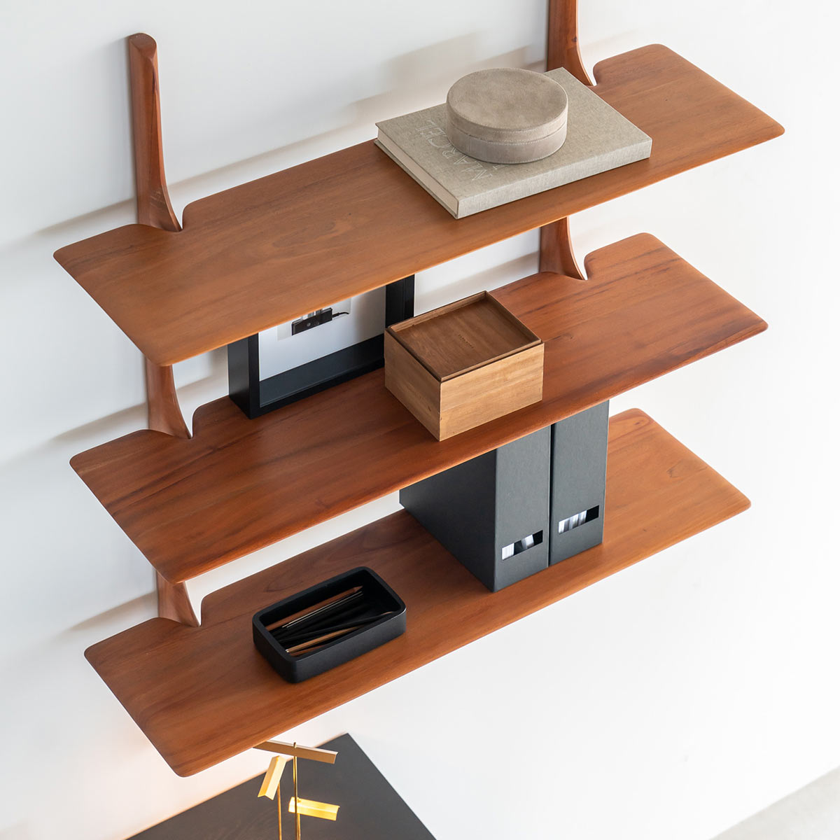 pi mahagoni wandregal mahagoni lfestyle von oben 86225