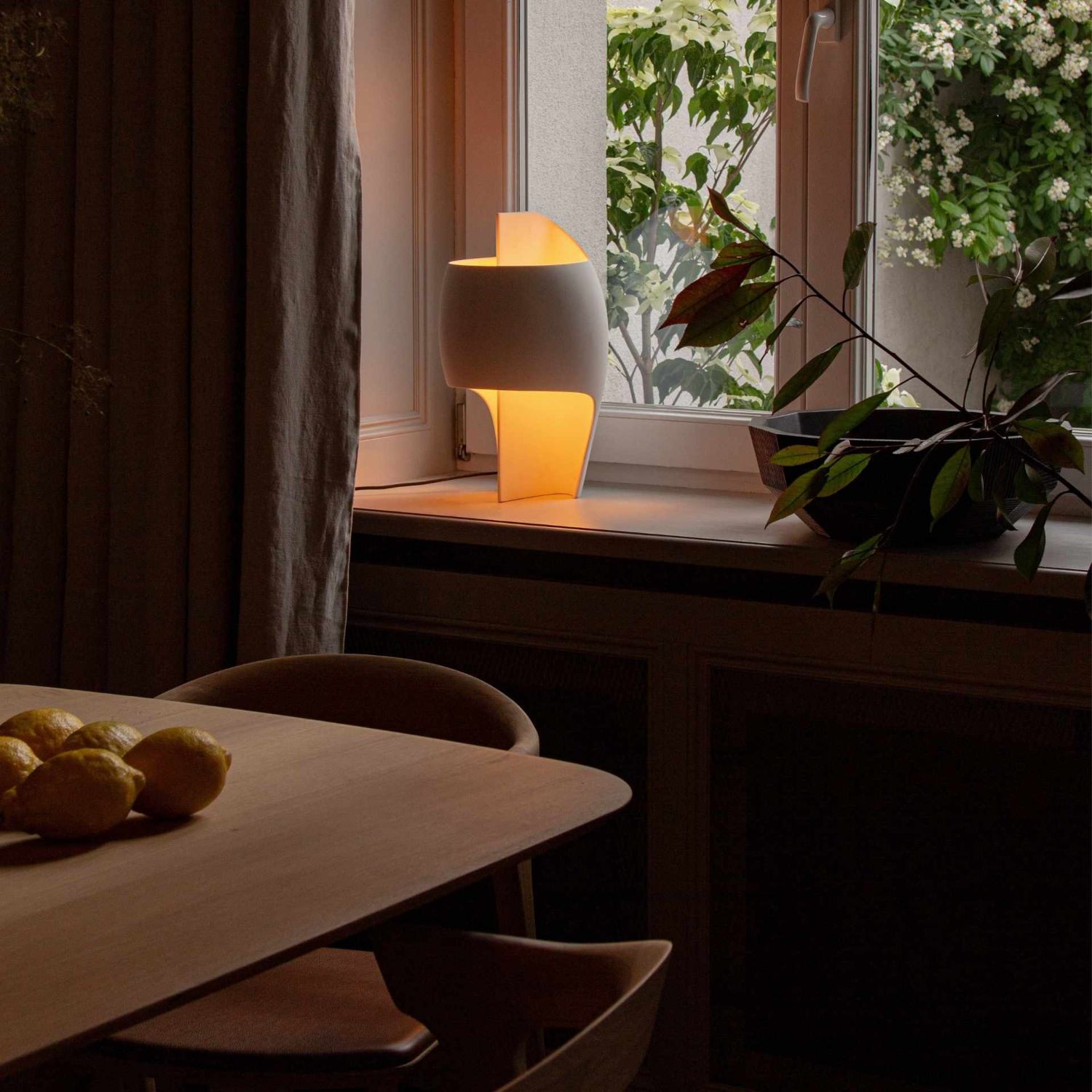 DCW - Lampe B Tischleuchte weiß