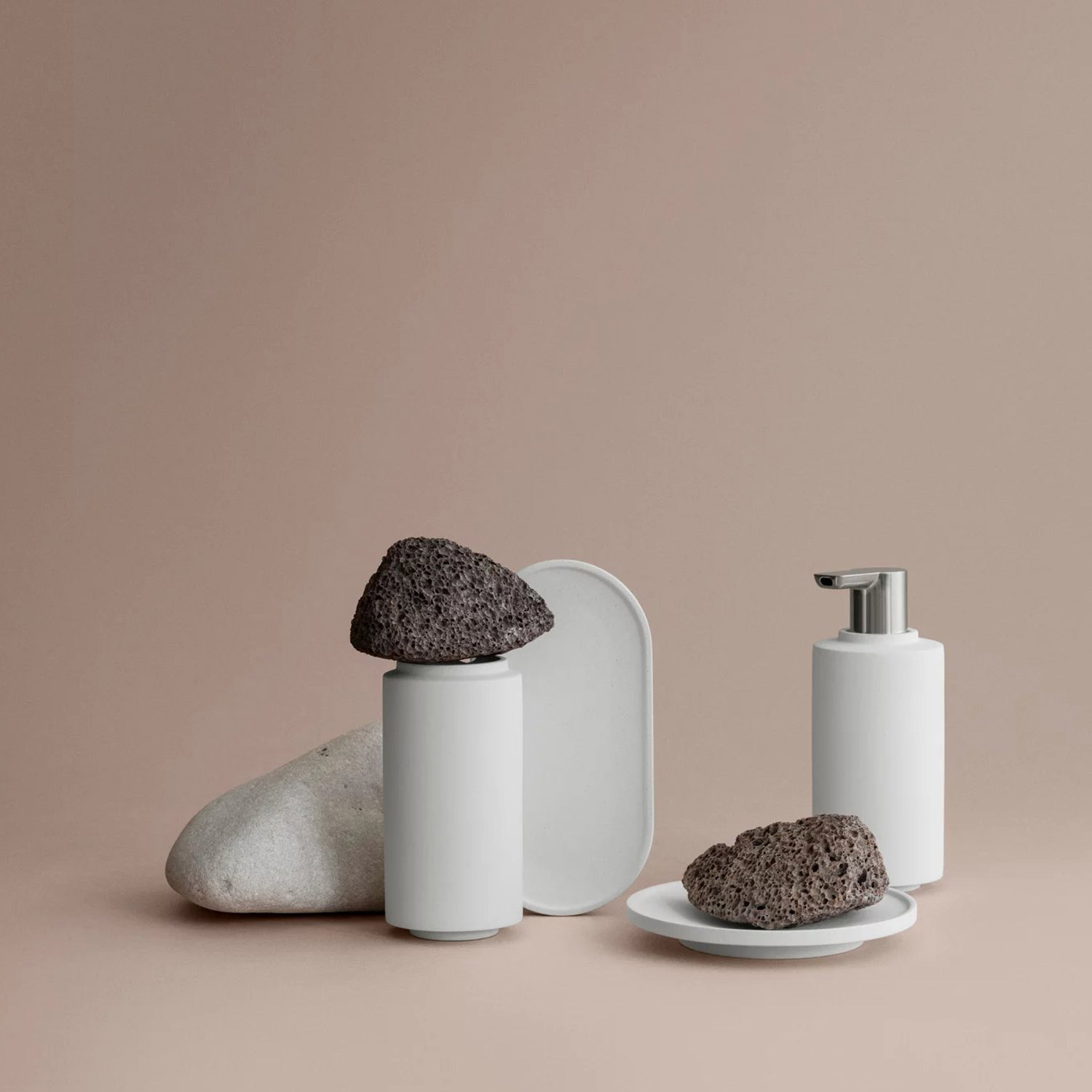 blomus CRETO Ablageschale lily white 65492 mit braeunlichem Hintergrund 104890