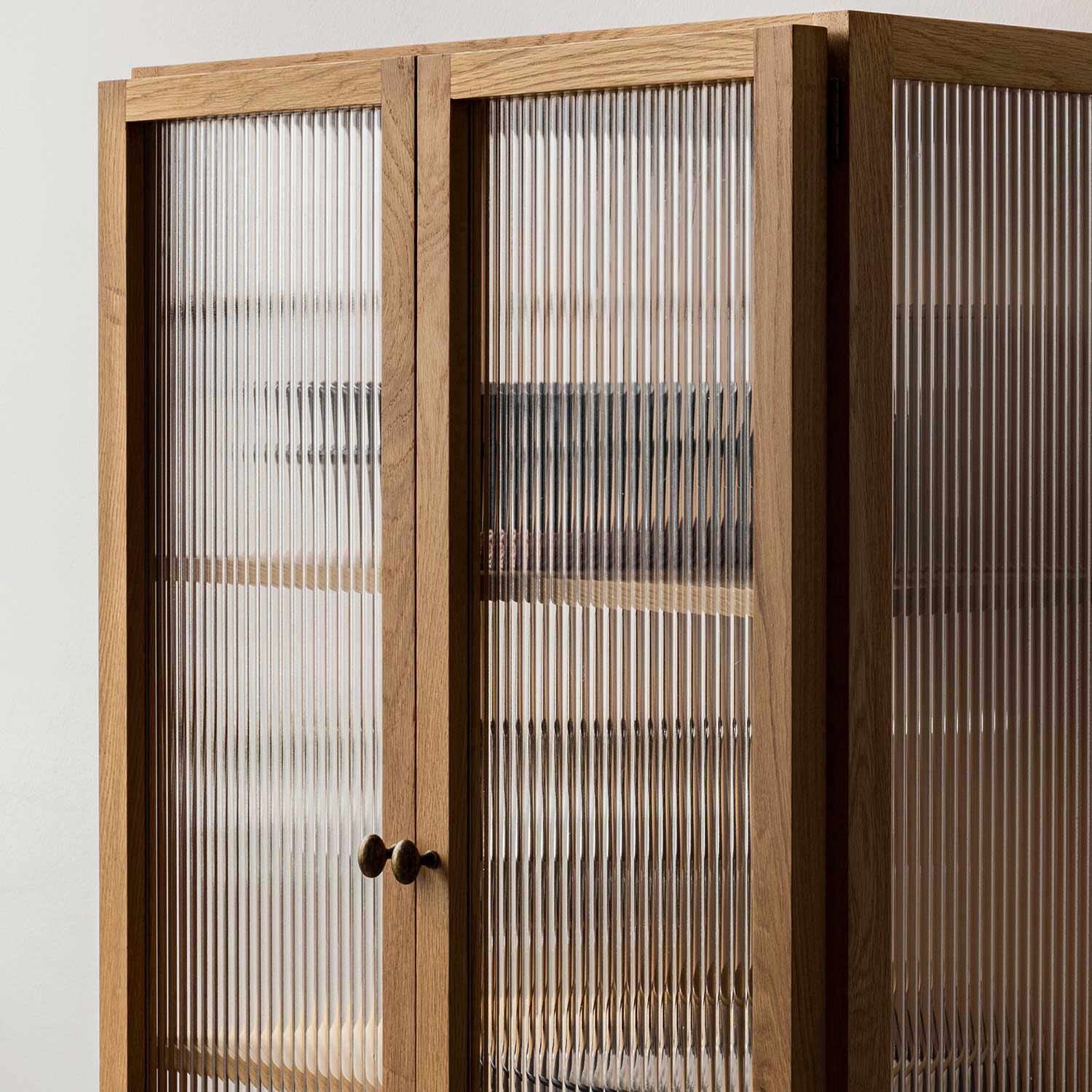 audo Curiosity cabinet geriffeltes glas seitlich 101254