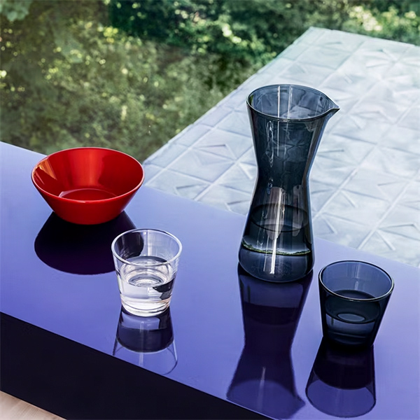 iittala kartio karaffe dunkelgrau Tafel 103384