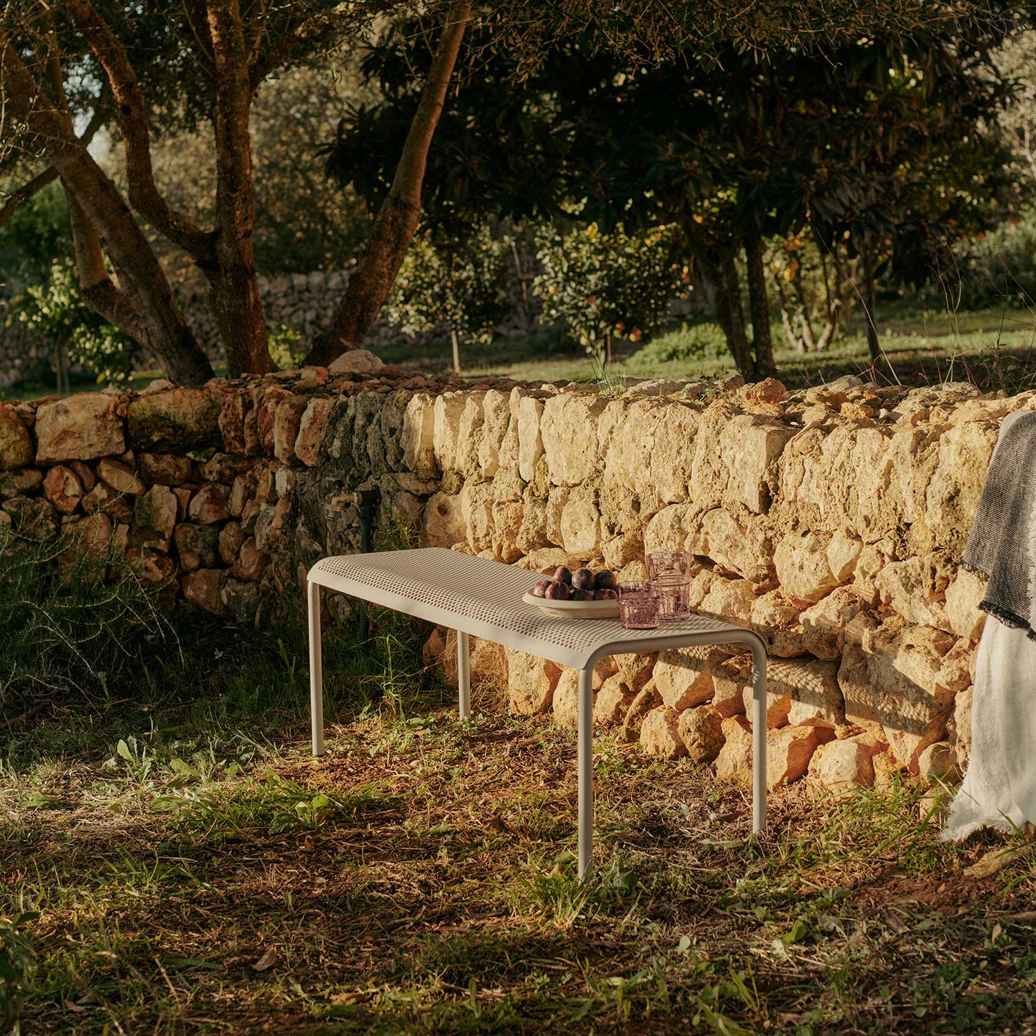 Ferm Living - Dapple Outdoor Bank dark chocolate