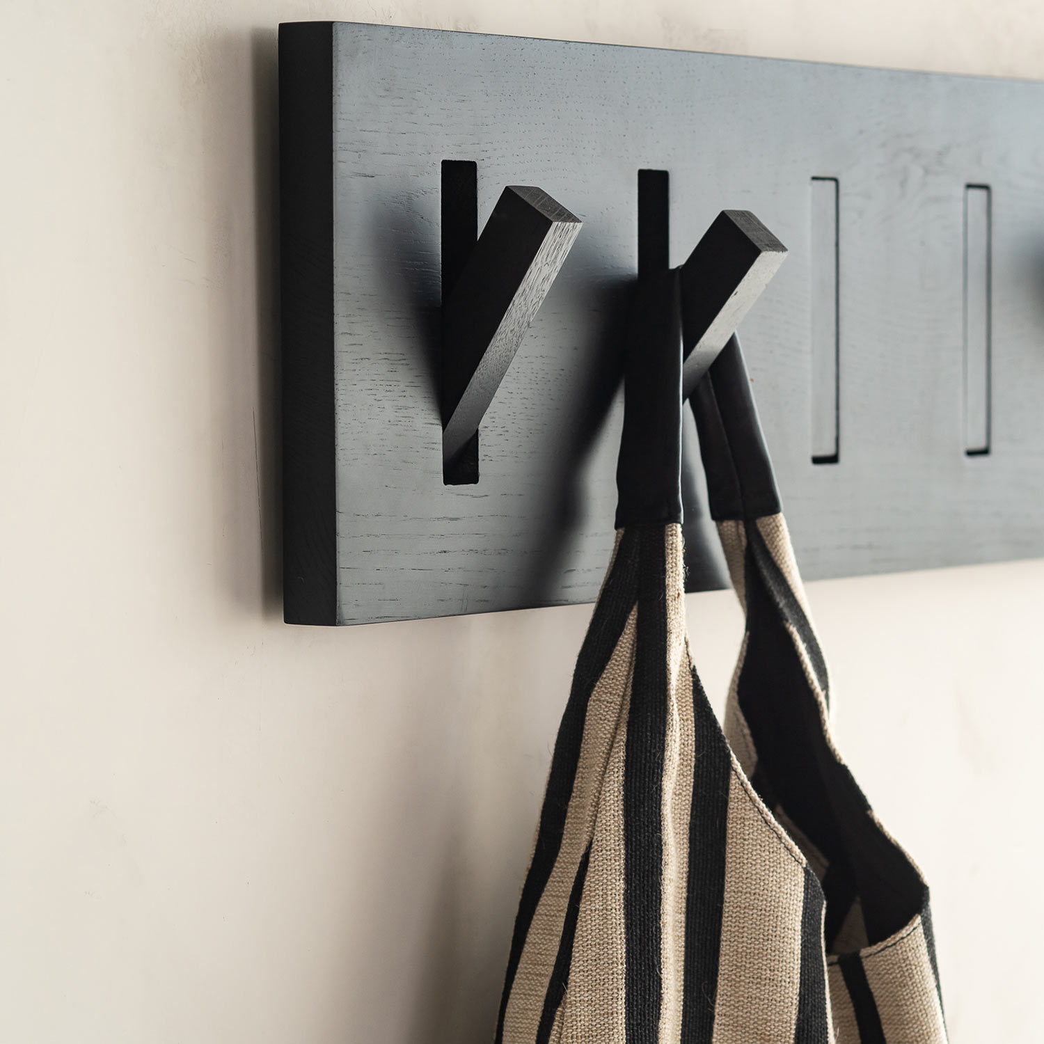 ethnicraft notre monde haken schwarz gross close up 97405