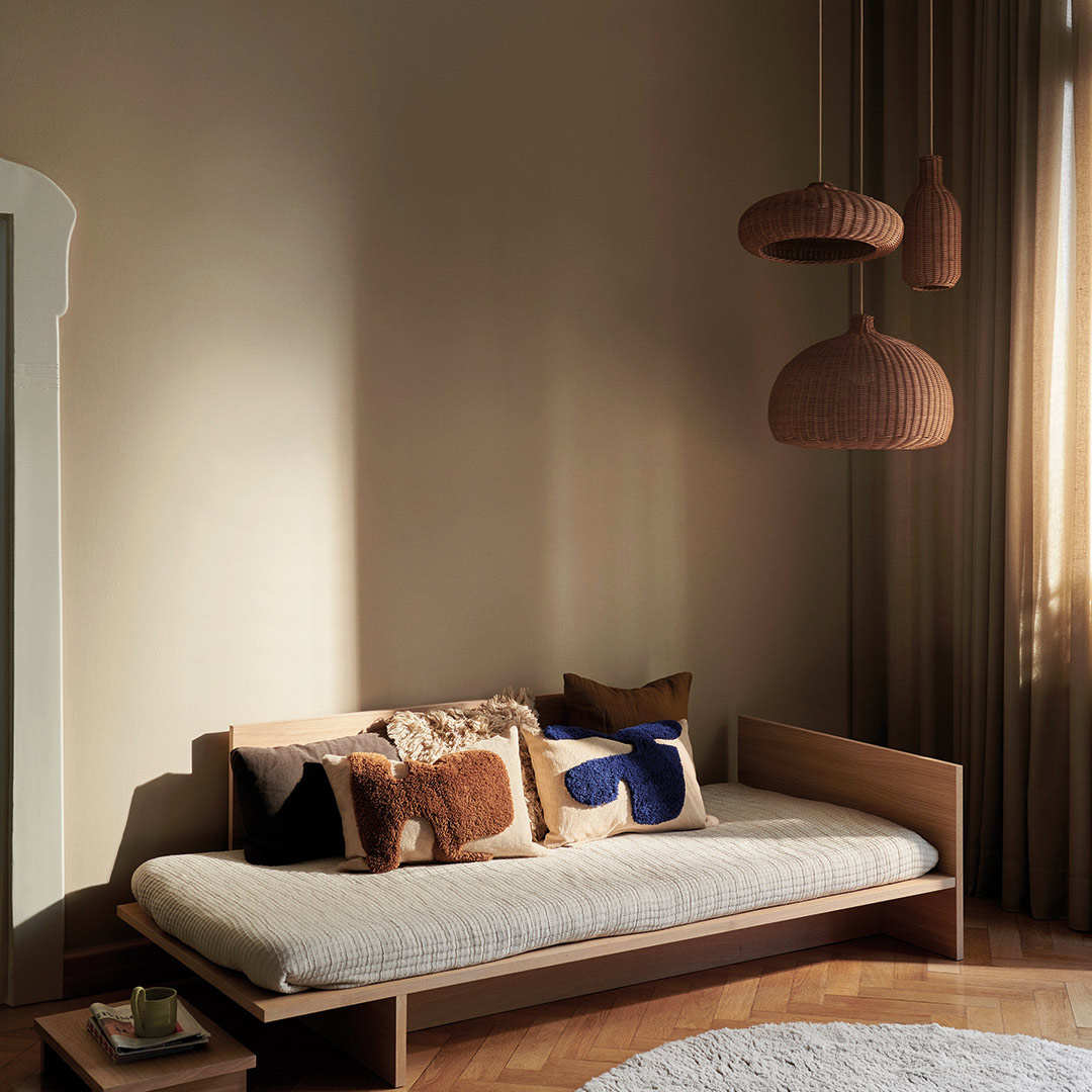 ferm living lay kissen ambiente bett sand dunkelbraun 84659