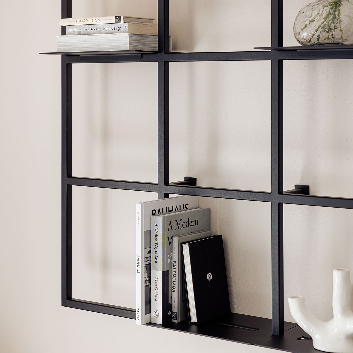 metallbude rivo metallregal schwarz wohnzimmer close up 96971