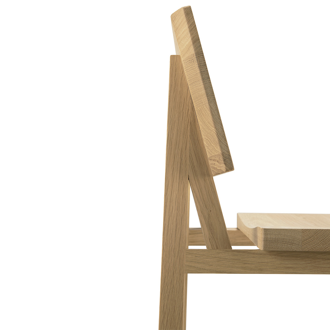 ethnicraft n4 50077 bar hocker freisteller close up seite oben lehne 89248