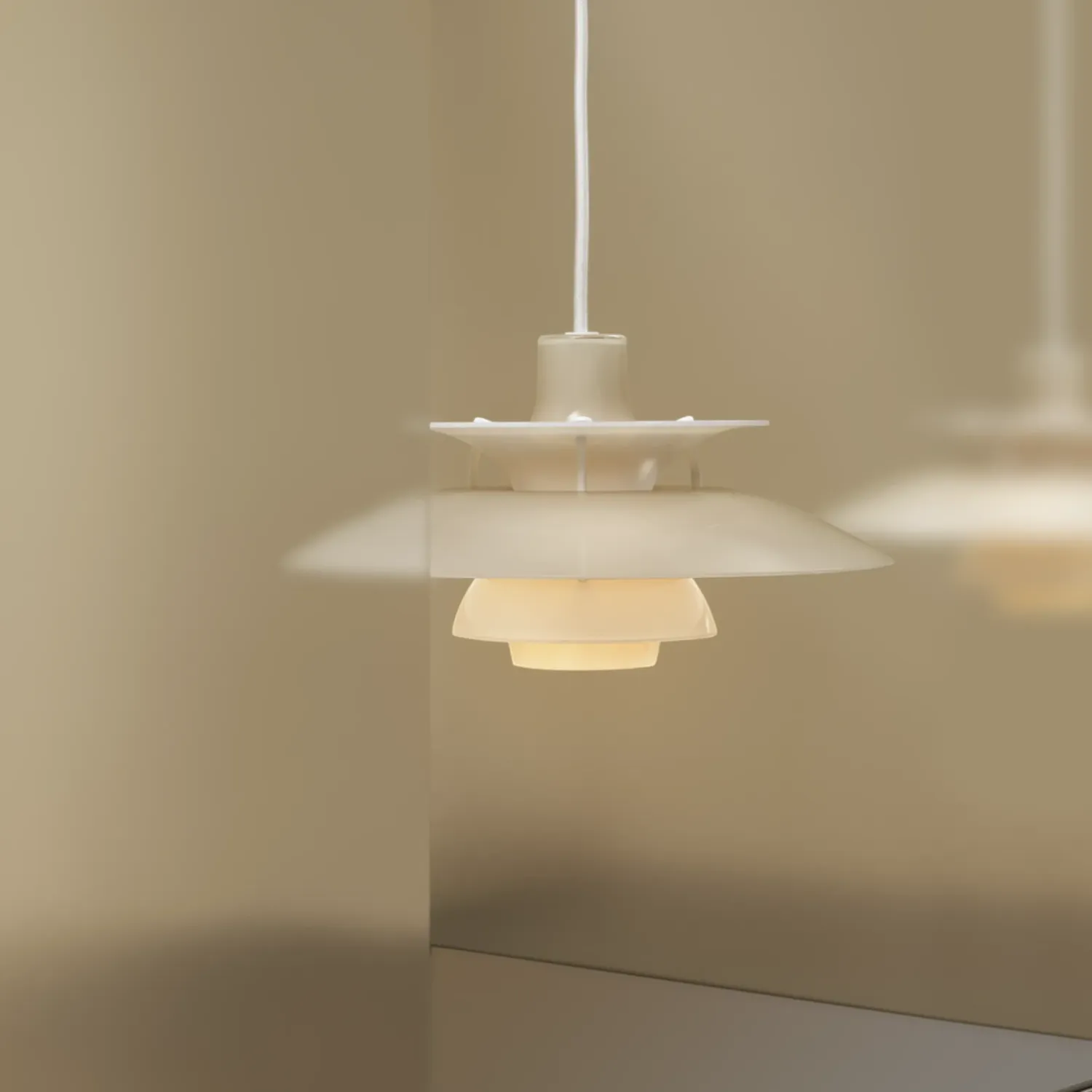 Louis Poulsen - PH 5 Ø 320 Opal Pendelleuchte beige