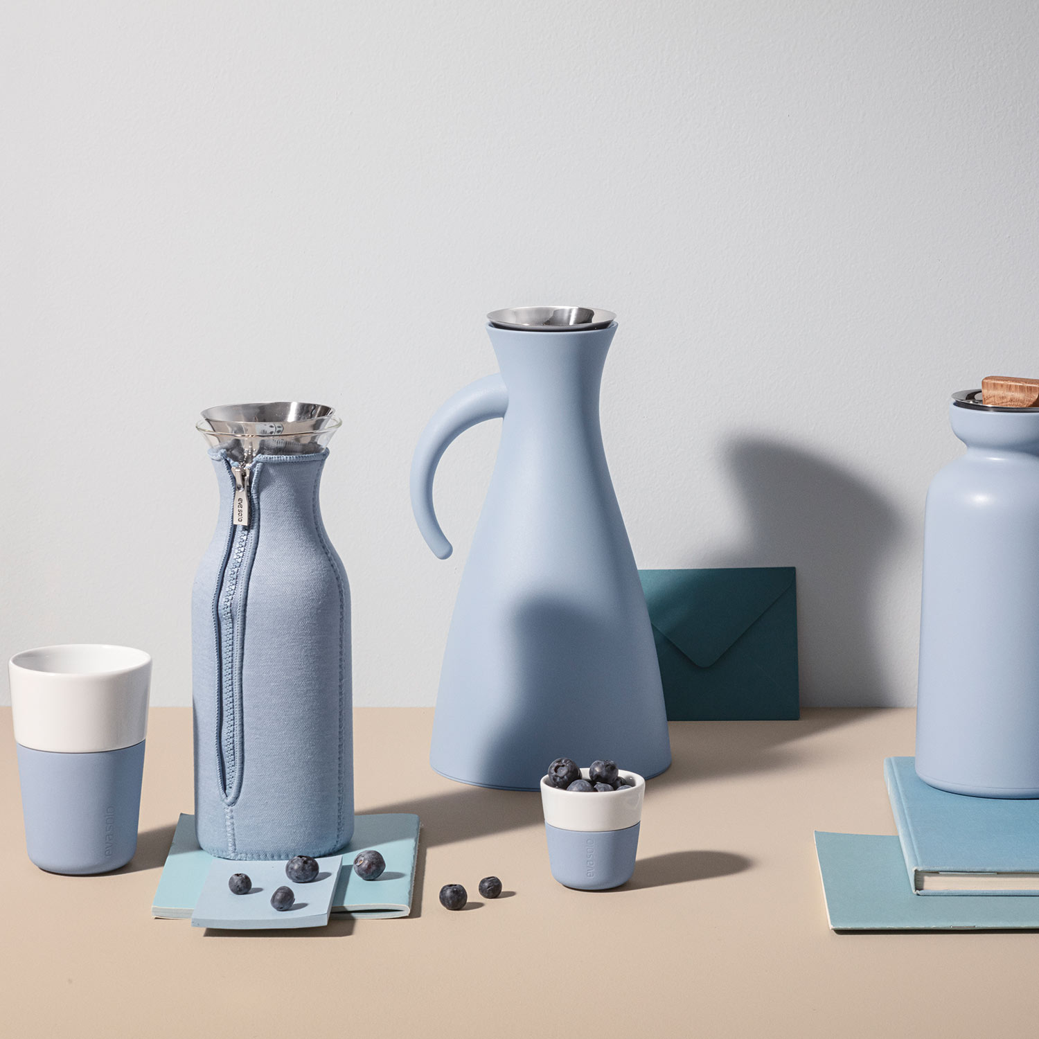 eva solo kuehlschrankkaraffe 1l blue sky woven ambiente 90205