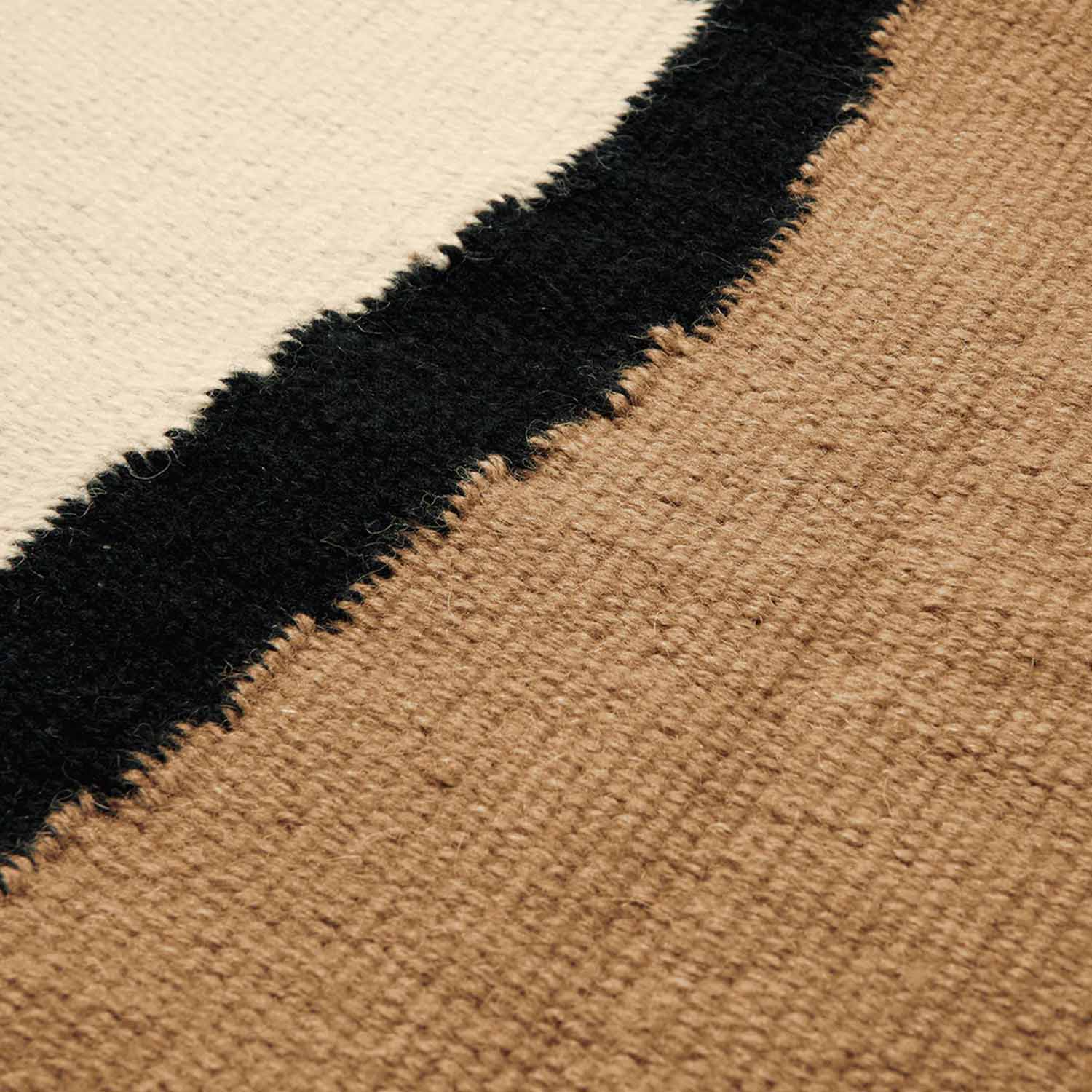 ferm LIVING Soli Kelim Teppich dark sand off white Zoom 104413