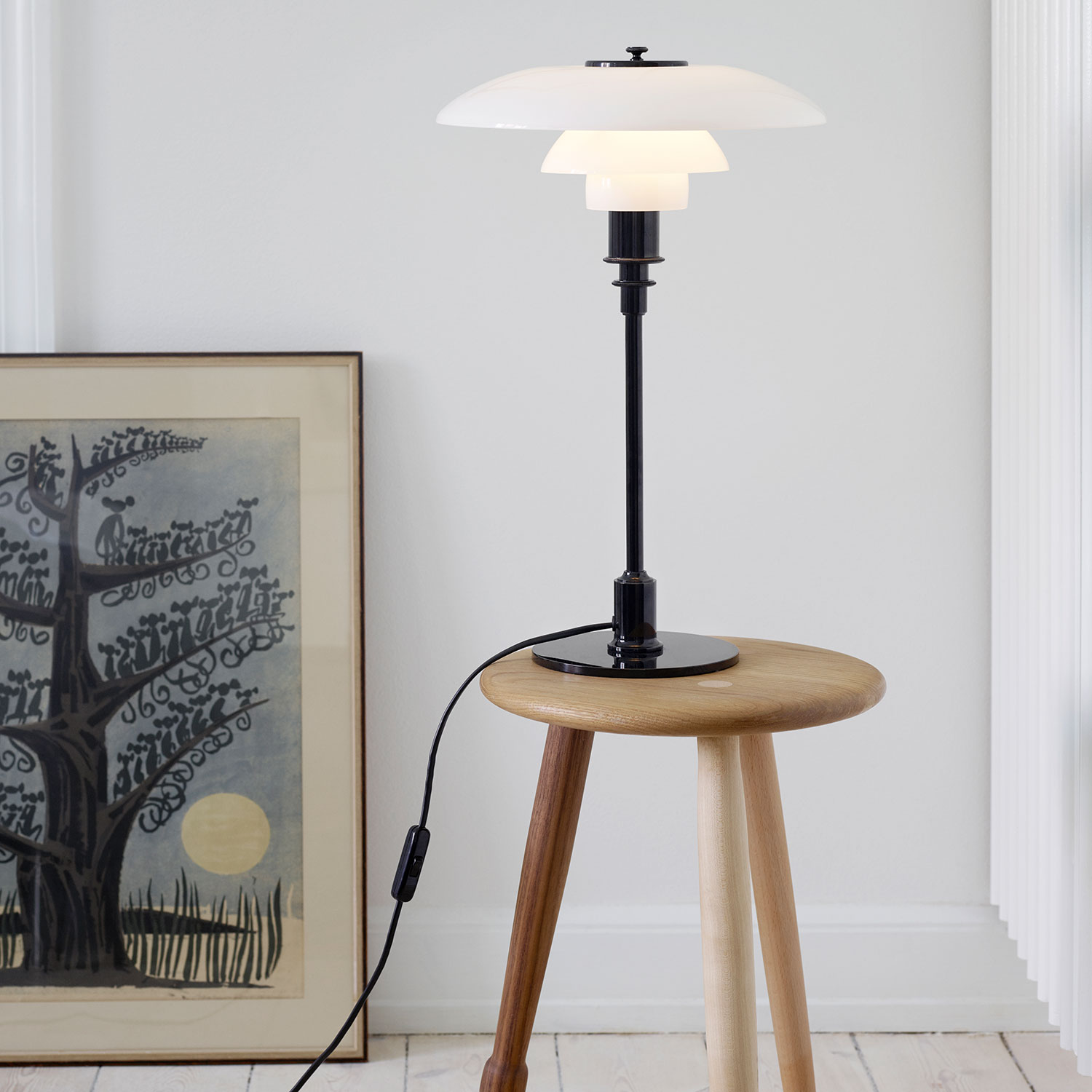 Louis Poulsen PH 3 2 tischleuchte schwarz auf hocker 106176