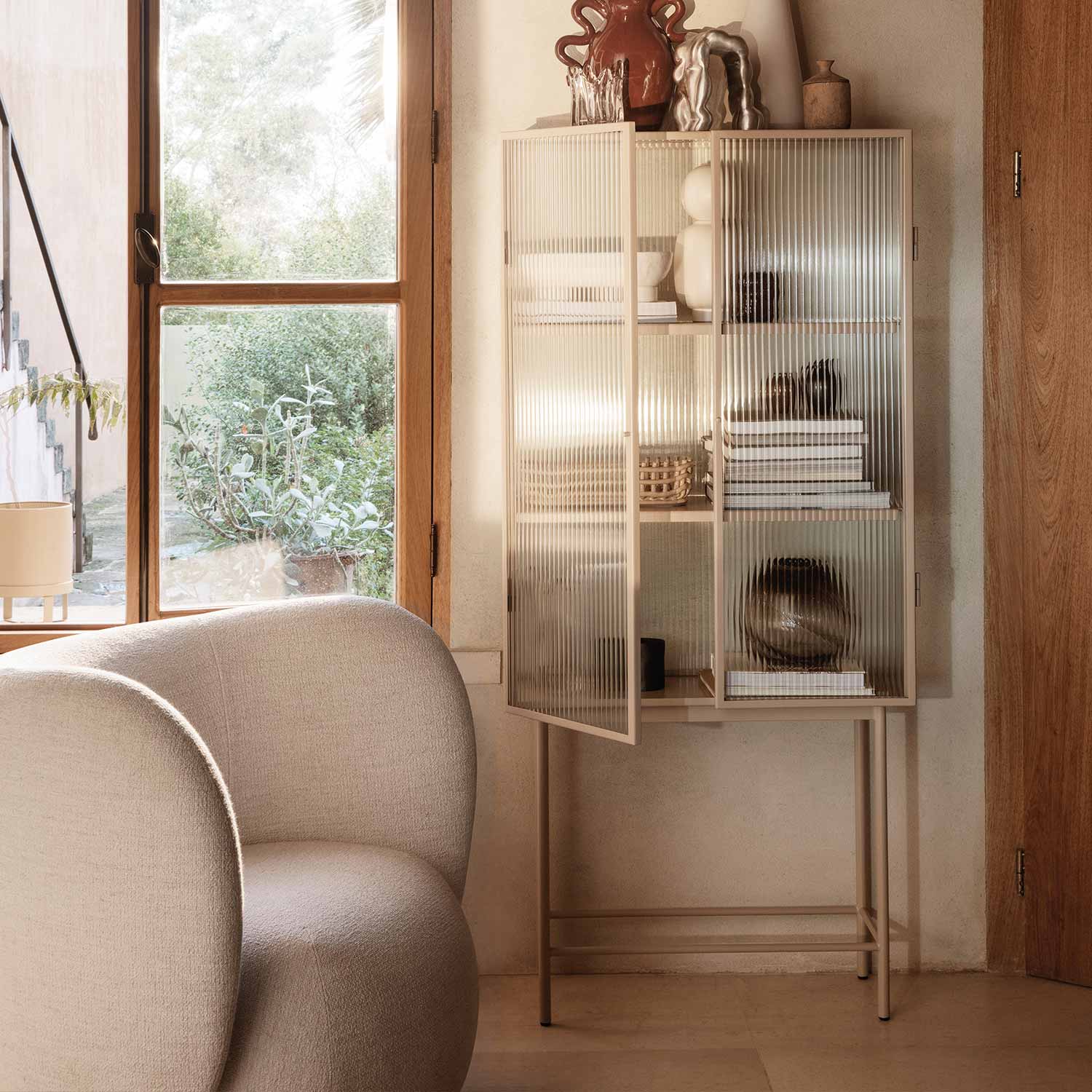 ferm living rico lounge chair ambiente vitrine wohnzimmer 85047