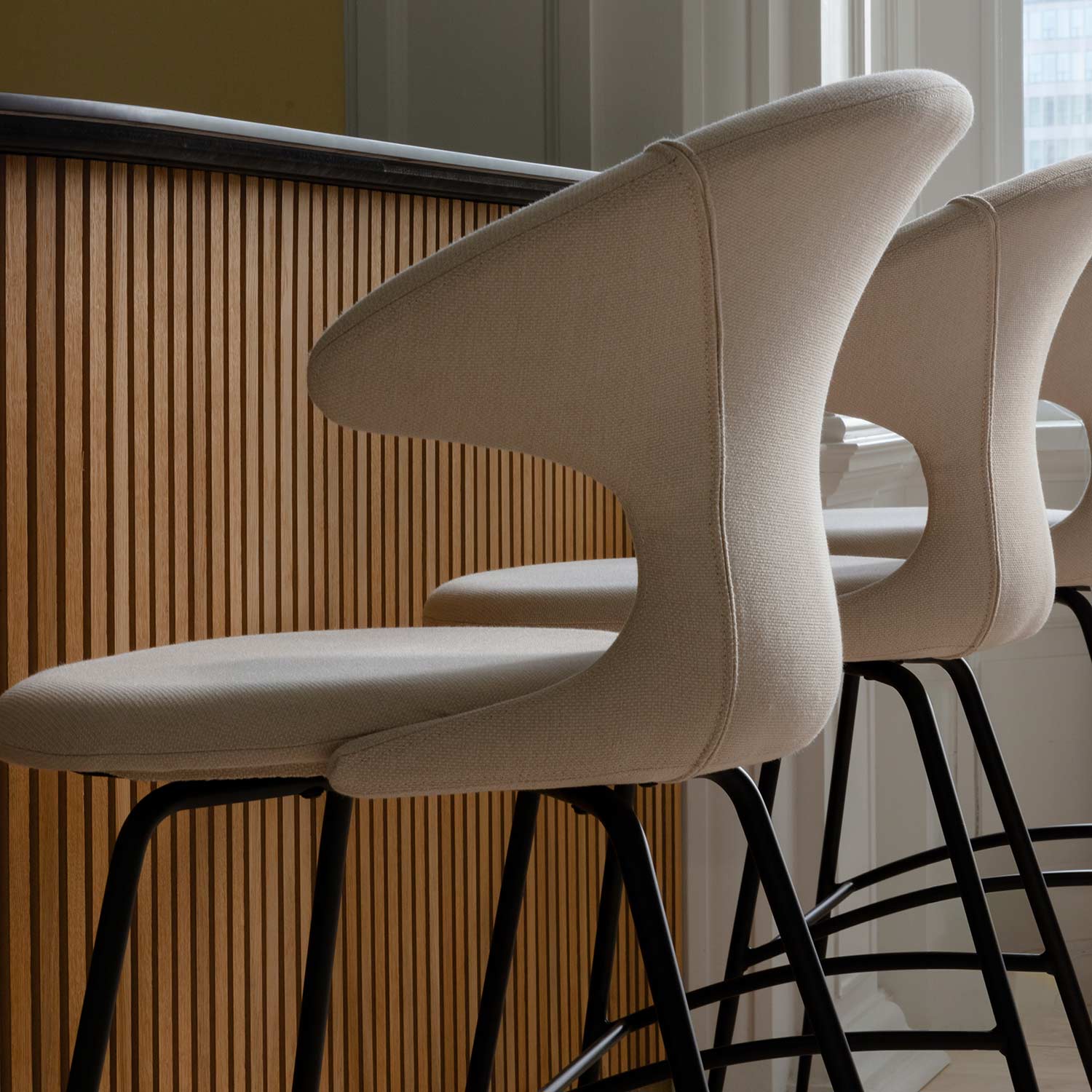 umage time flies barstuhl white sands schwarz bar close up 92423