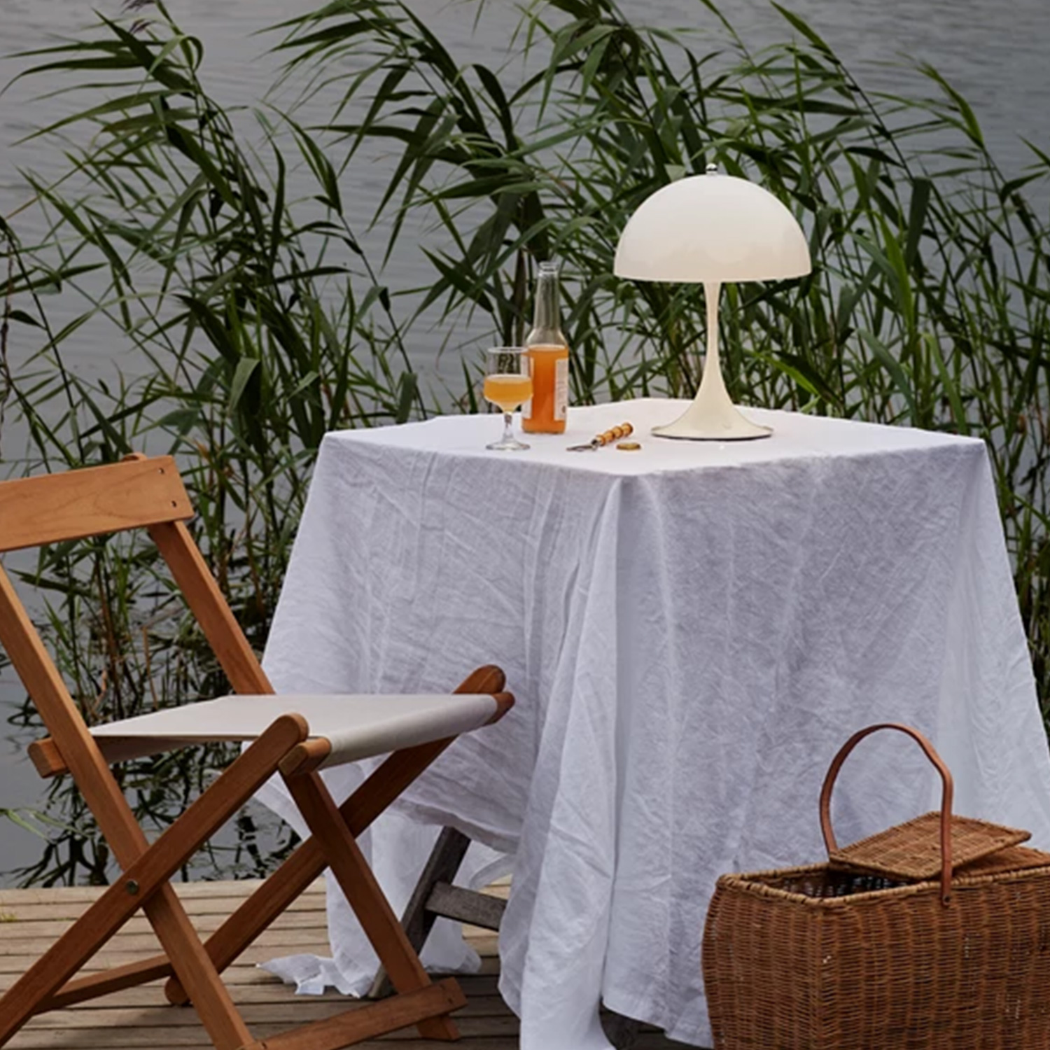 Louis Poulsen - Panthella 250 Tischleuchte opal beige