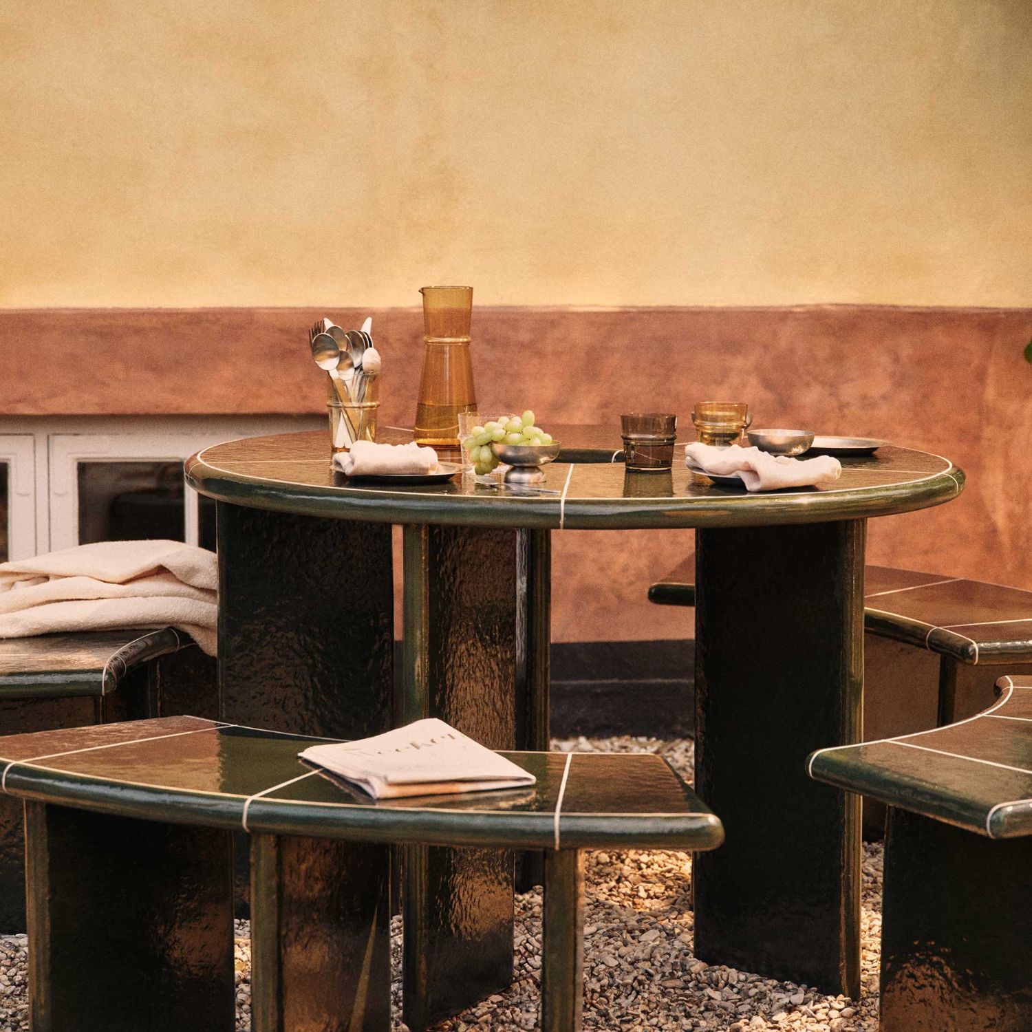 Ferm Living - Deya Tisch dunkelgrün