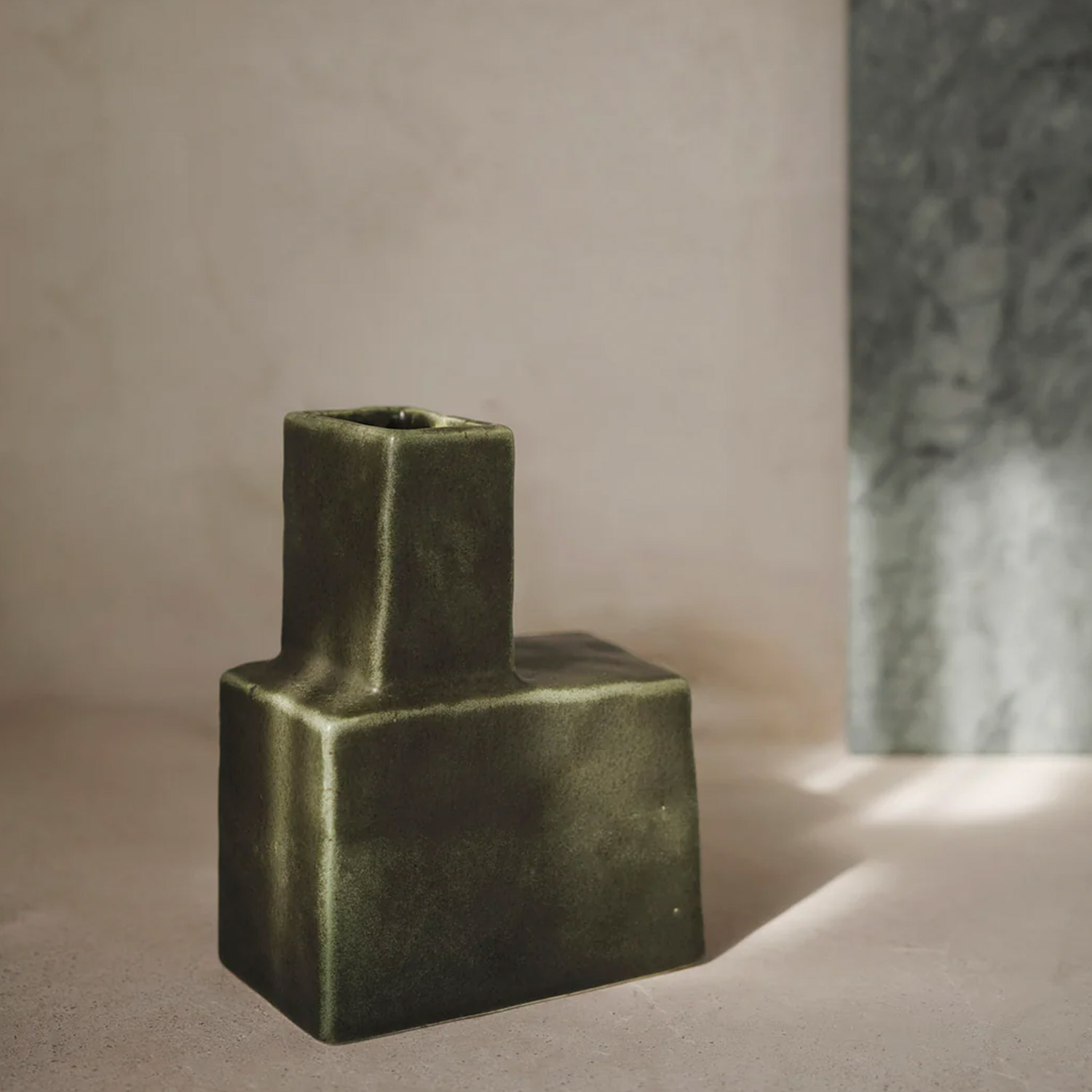 ferm LIVING Koa Vase H20 Small Dark Sage Ambiente 104470