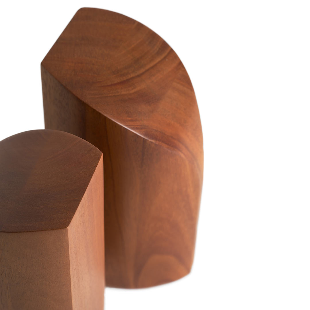 29770 ethnicraft buchstuetzen mahagoni closeup seite freisteller 86367