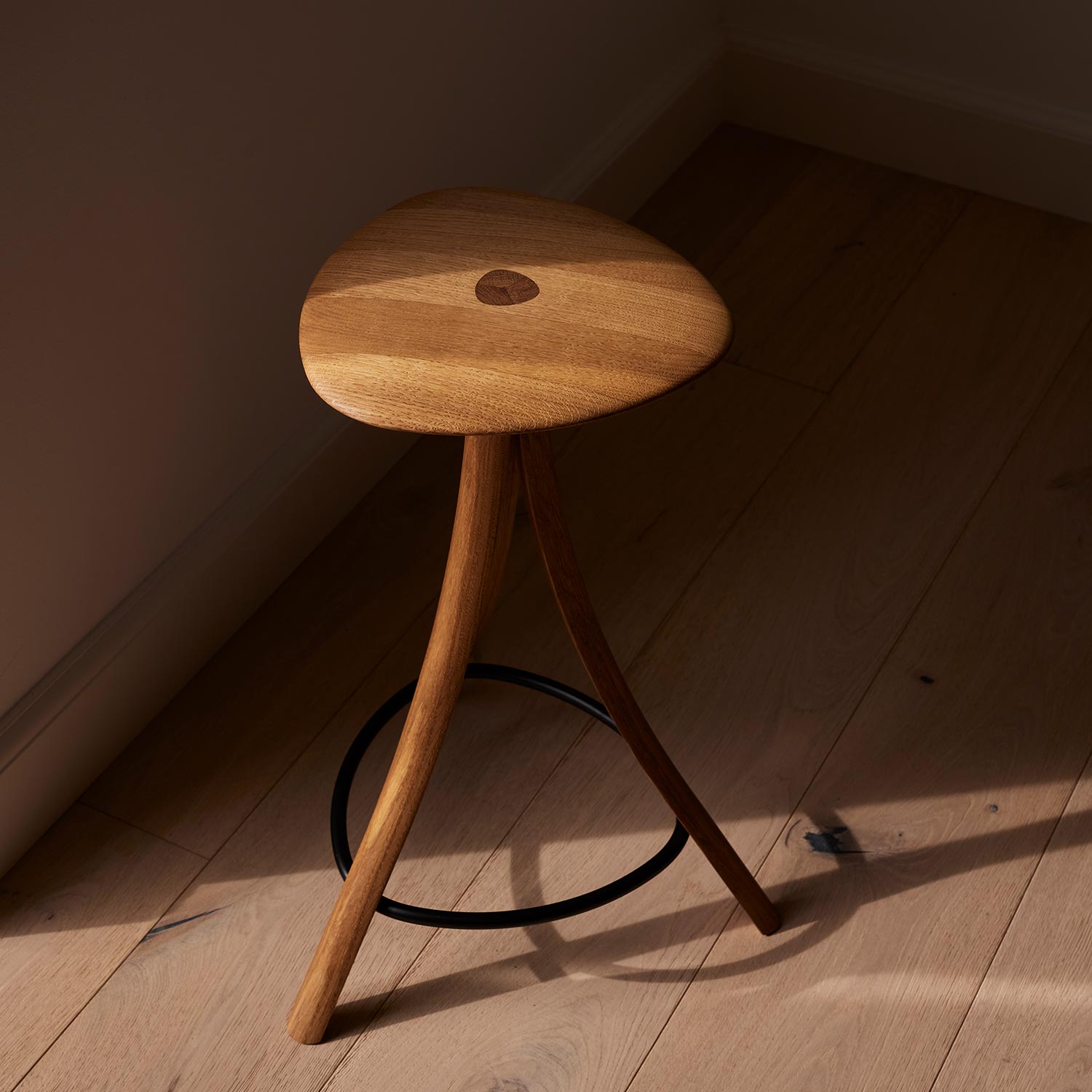 Ro Collection - Clover Hocker oak oil/black