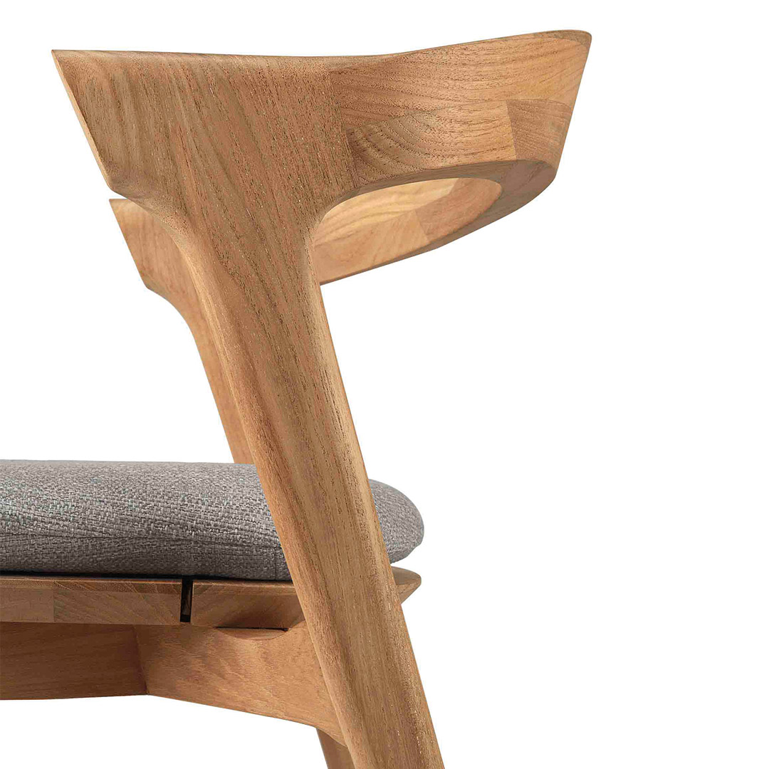 ethnicraft box sitzkissen fuer stuhl draussen freisteller mokka close up lehne 84312