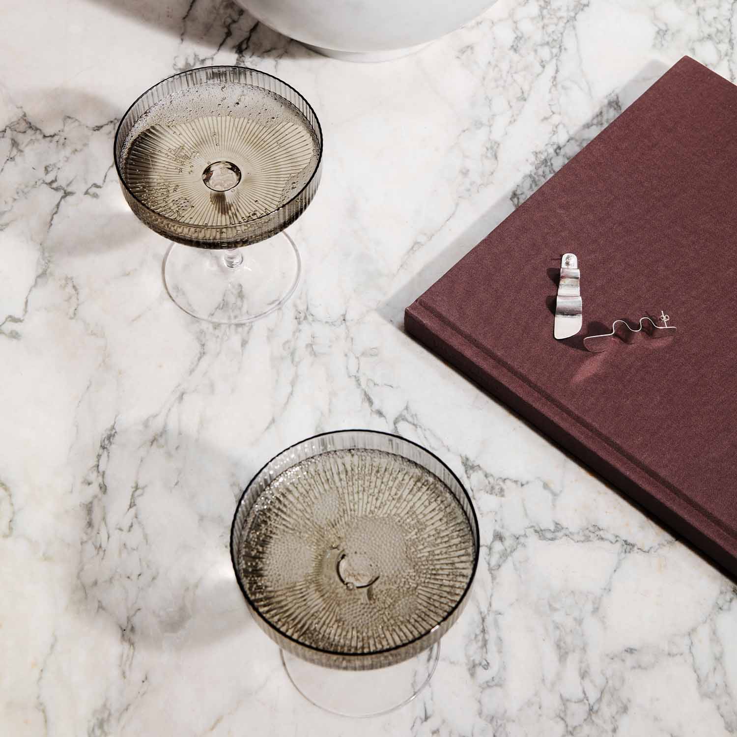 Ferm Living Champagnerschalen Tisch Mamor