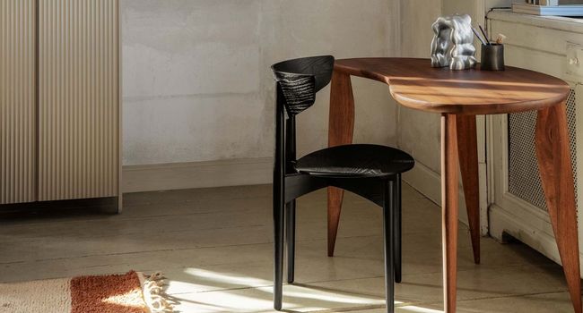 Ferm Living Tisch am Fenster mit Stuhl