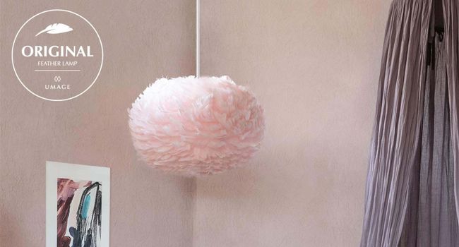 UMAGE EOS Lampe EOS Leuchte light rose über Kommode
