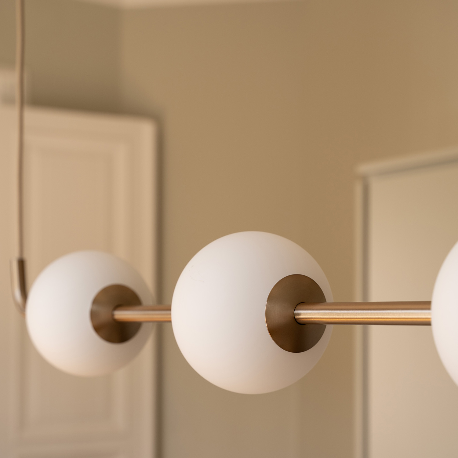 UMAGE - Audrey Linear Pendelleuchte messing