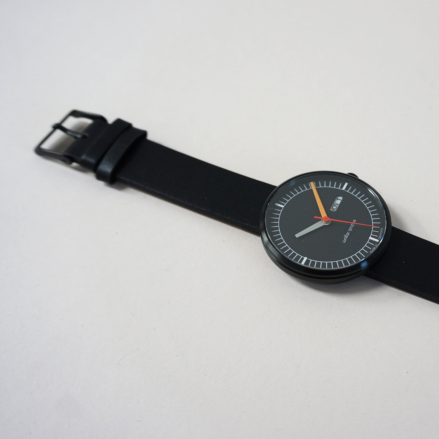 walter gropius classic date uhr 008 03 70056