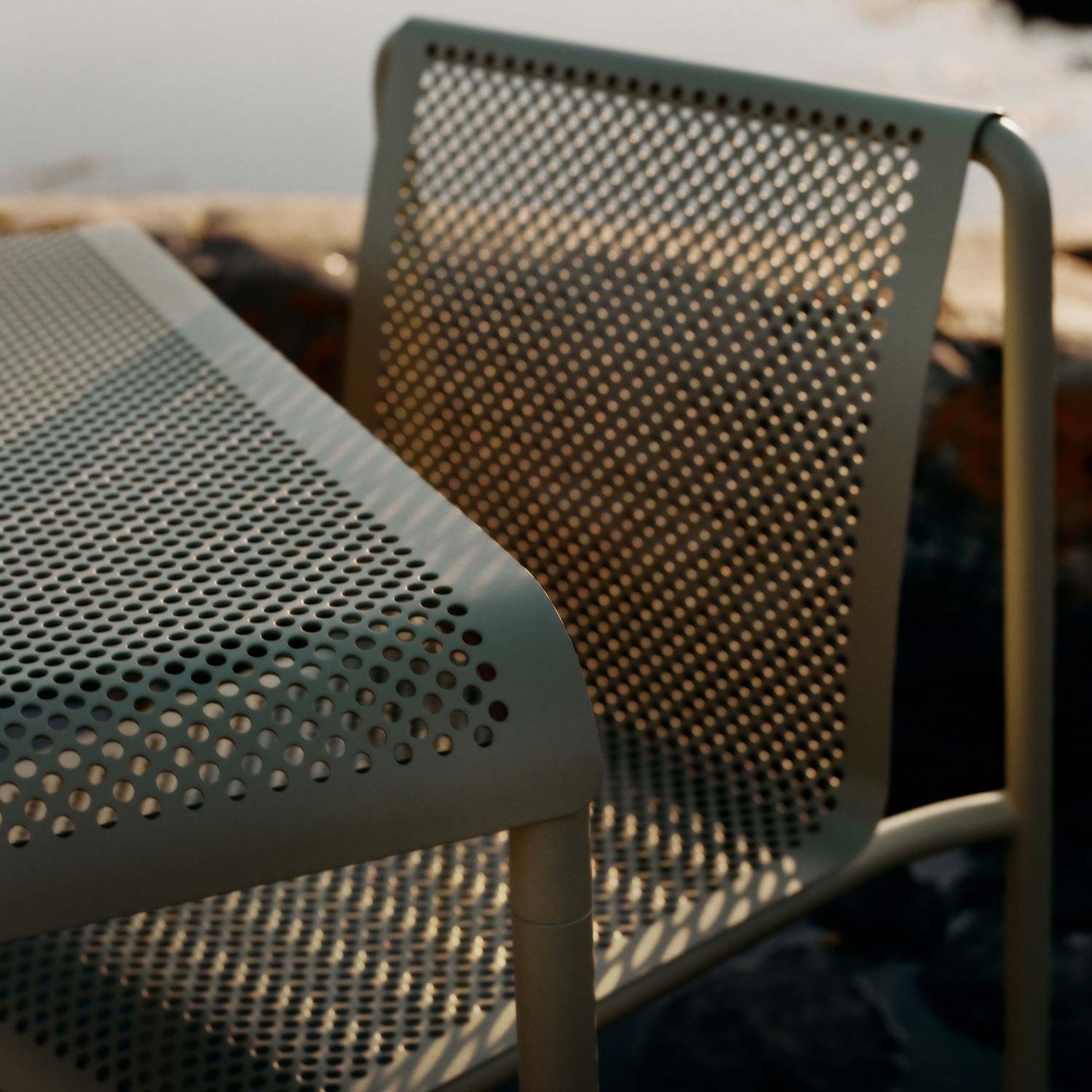 Ferm Living - Dapple Outdoor Stuhl tea green