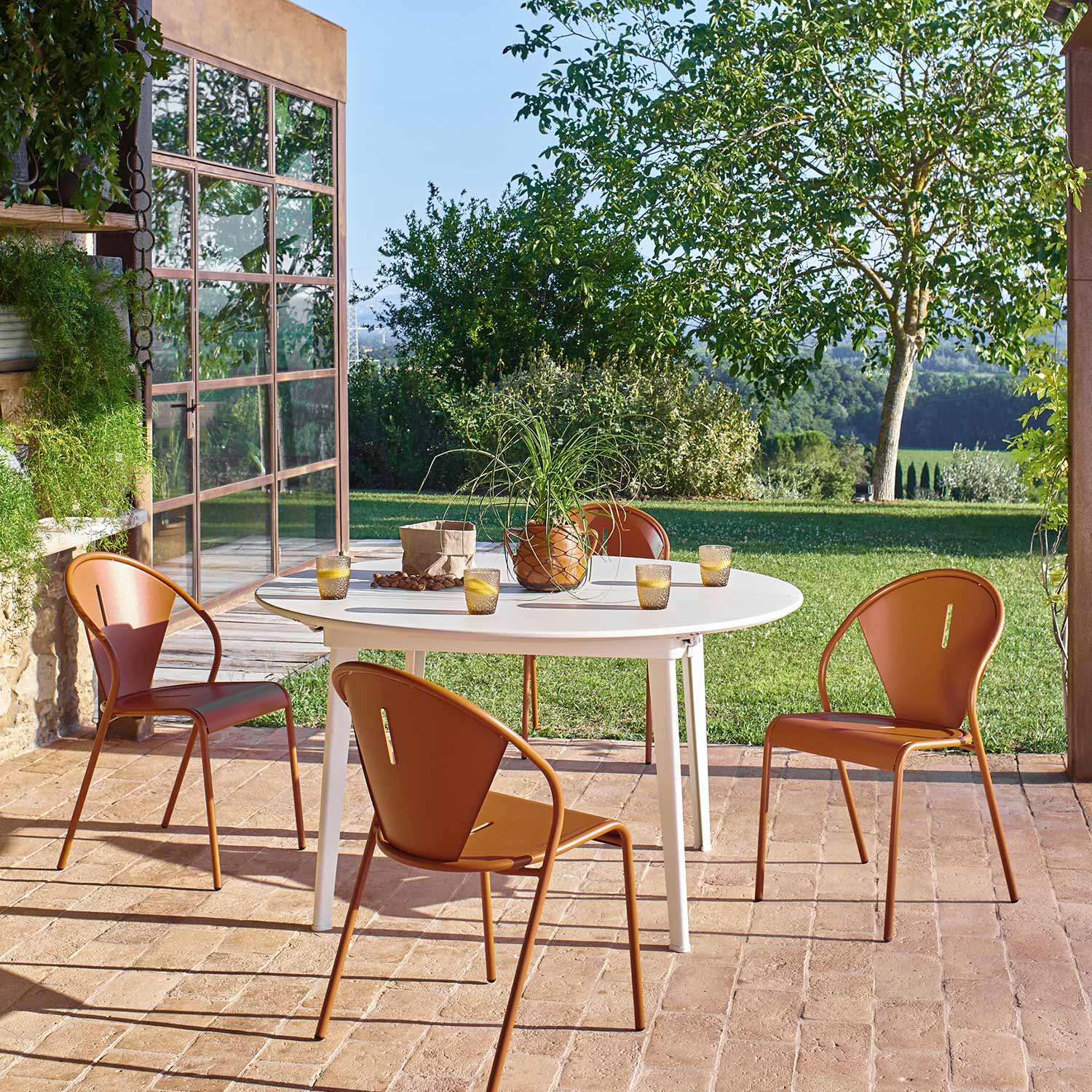 EMU - Plus4 Gartentisch 138x76 cm rund marineblau