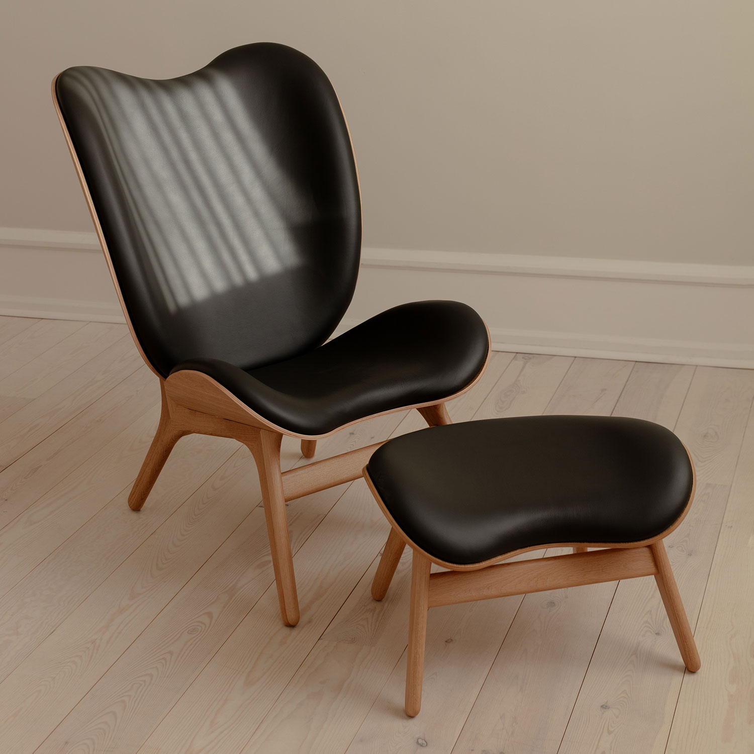 a conversation piece tall mit ottoman 100827